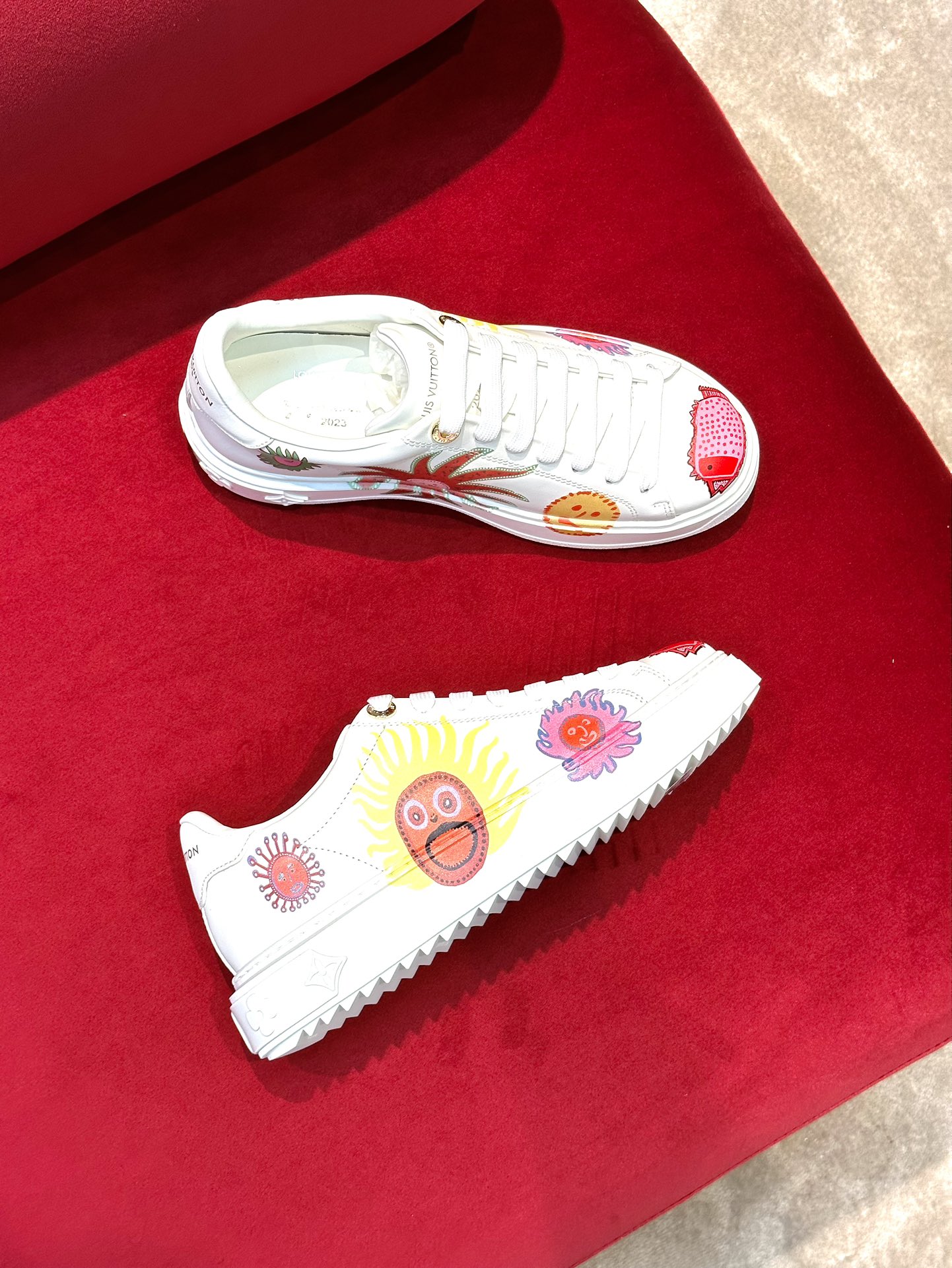 l0*is V*t0n time out sneaker