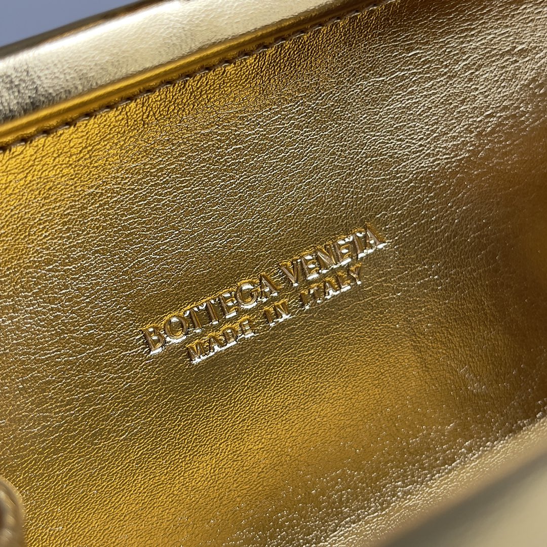 bo*te*ga Ve*ne*ta cassette bag-20.5*6*12.5cm