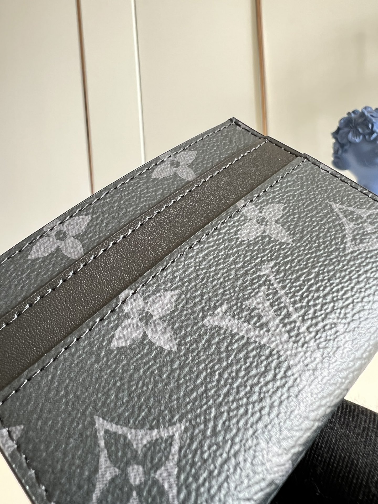 l0*is V*t0n wallet-m62170-11.0x 7.0x 0.6cm