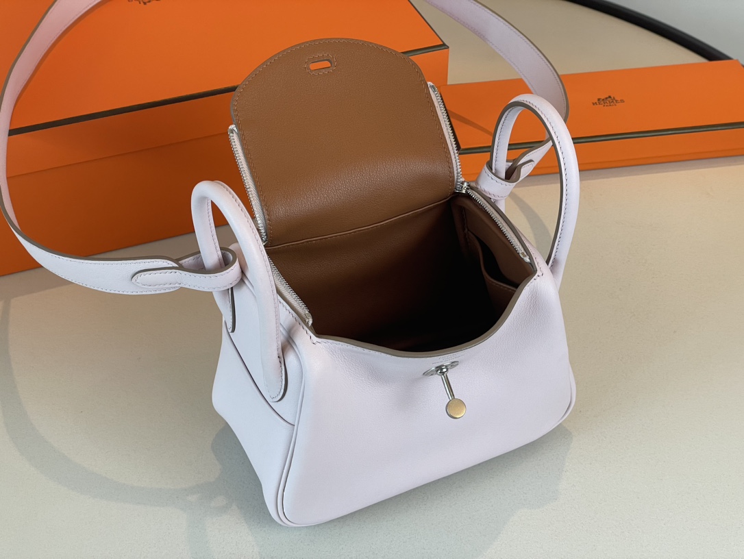 H**mes lindy 19-swift