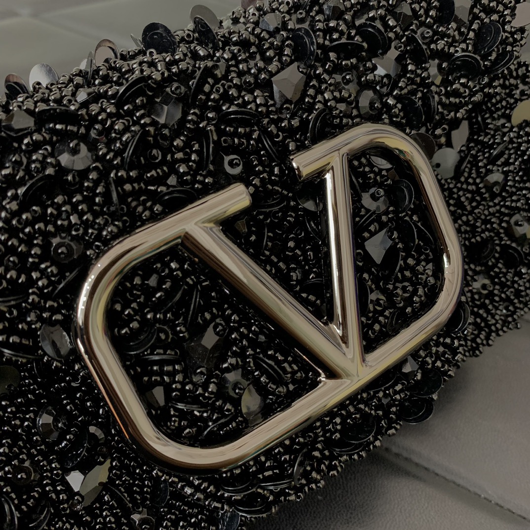 Valentino Garavani Mini Loc-19✖️10.5✖️5CM