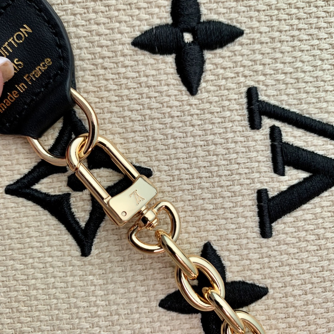 l0*is V*t0n poche toilette cosmetic bag -25 x 20 x 5.5cm