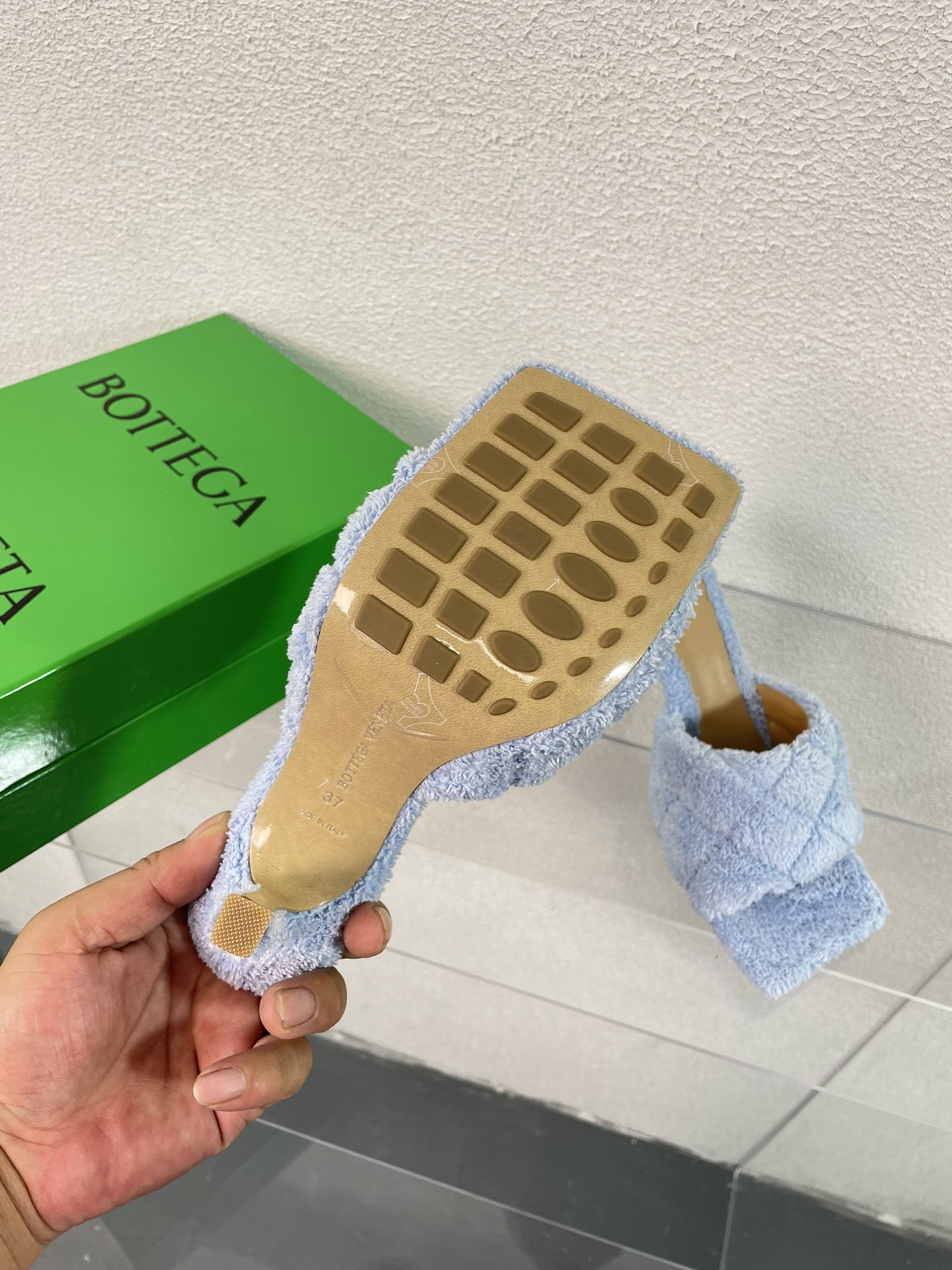 bo*te*ga Ve*ne*ta slippers