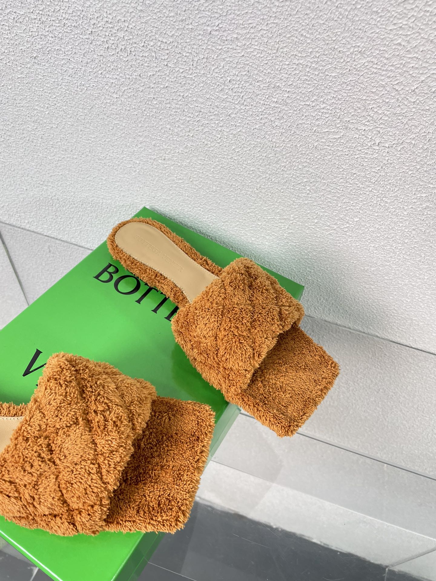 bo*te*ga Ve*ne*ta slippers