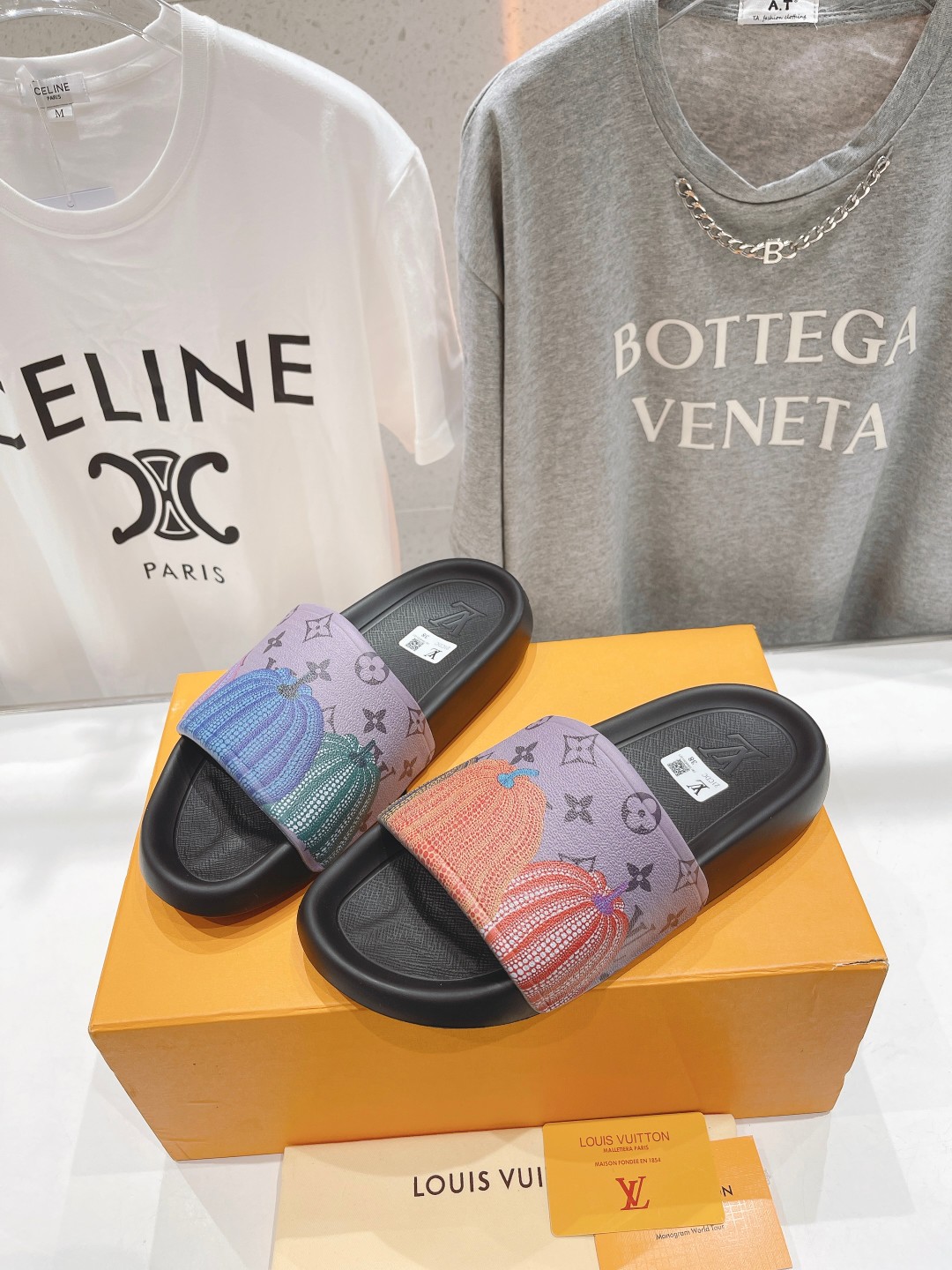 l0*is V*t0n slippers