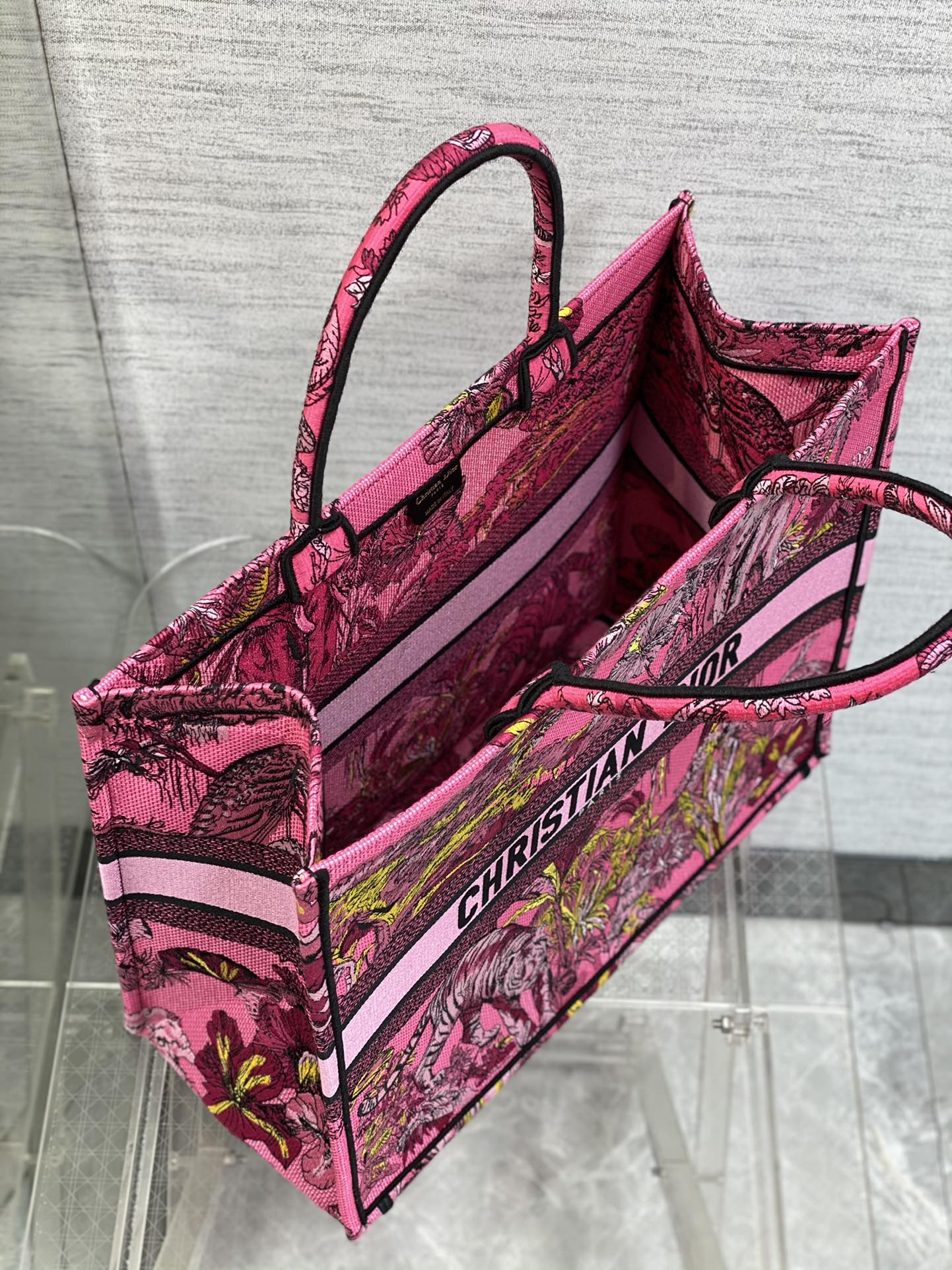 D*or book tote