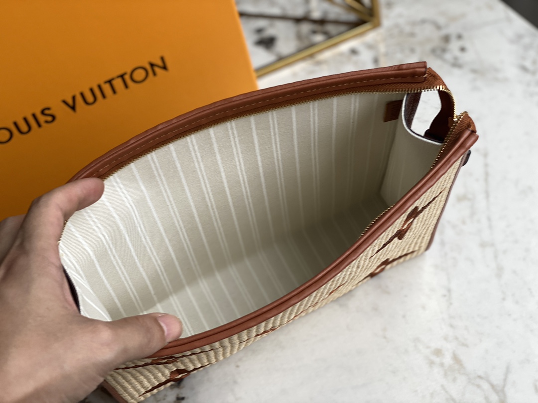 l0*is V*t0n pouch-25x 20 x 5.5cm