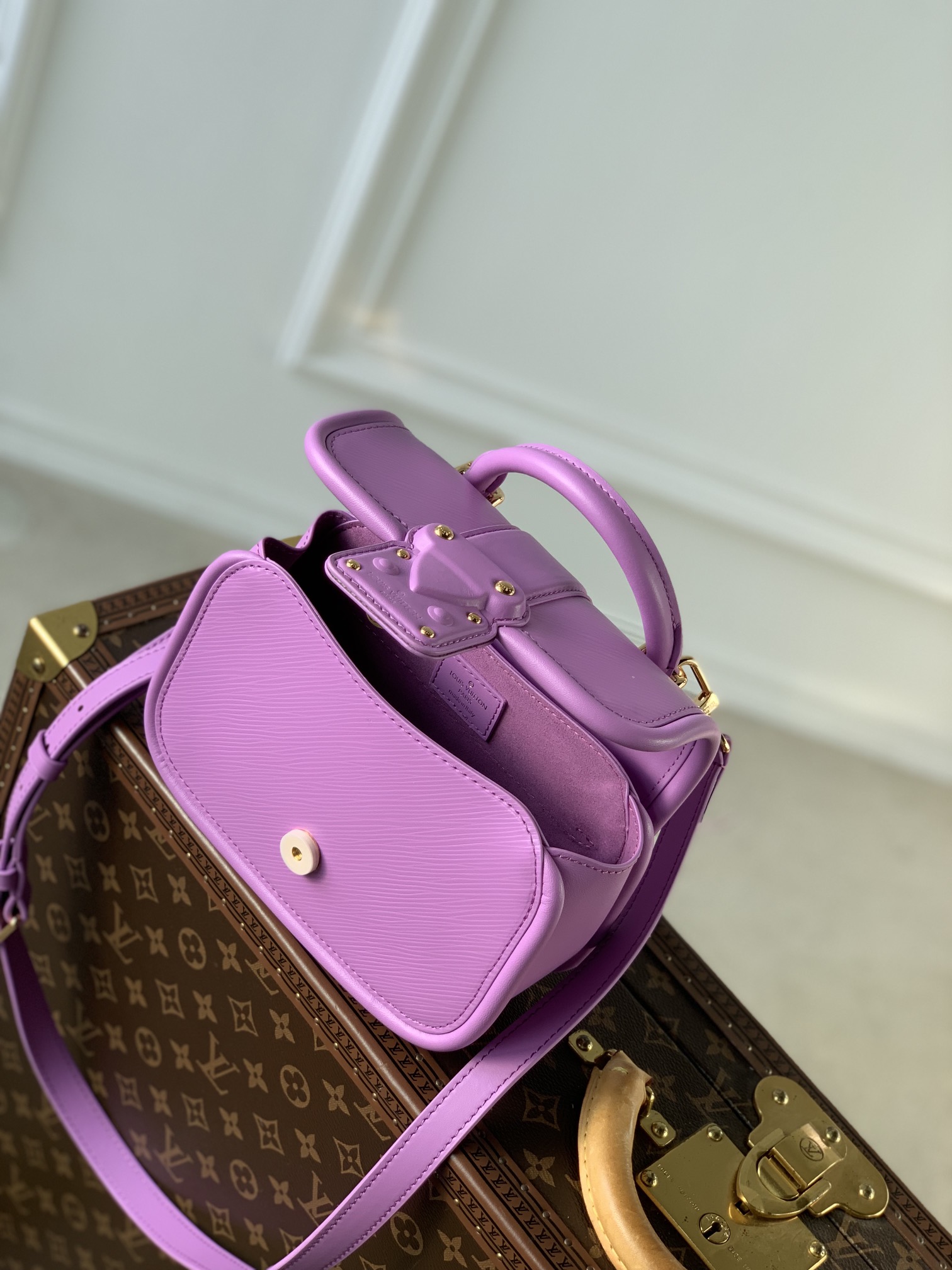 l0*is V*t0n hide & seek bag-21 x 15 x 8cm