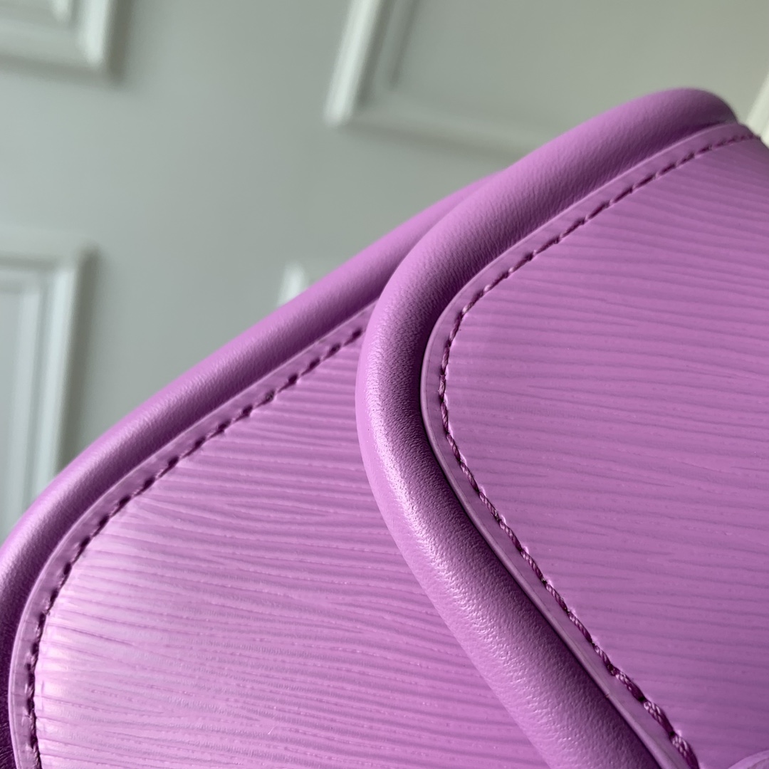 l0*is V*t0n hide & seek bag-21 x 15 x 8cm