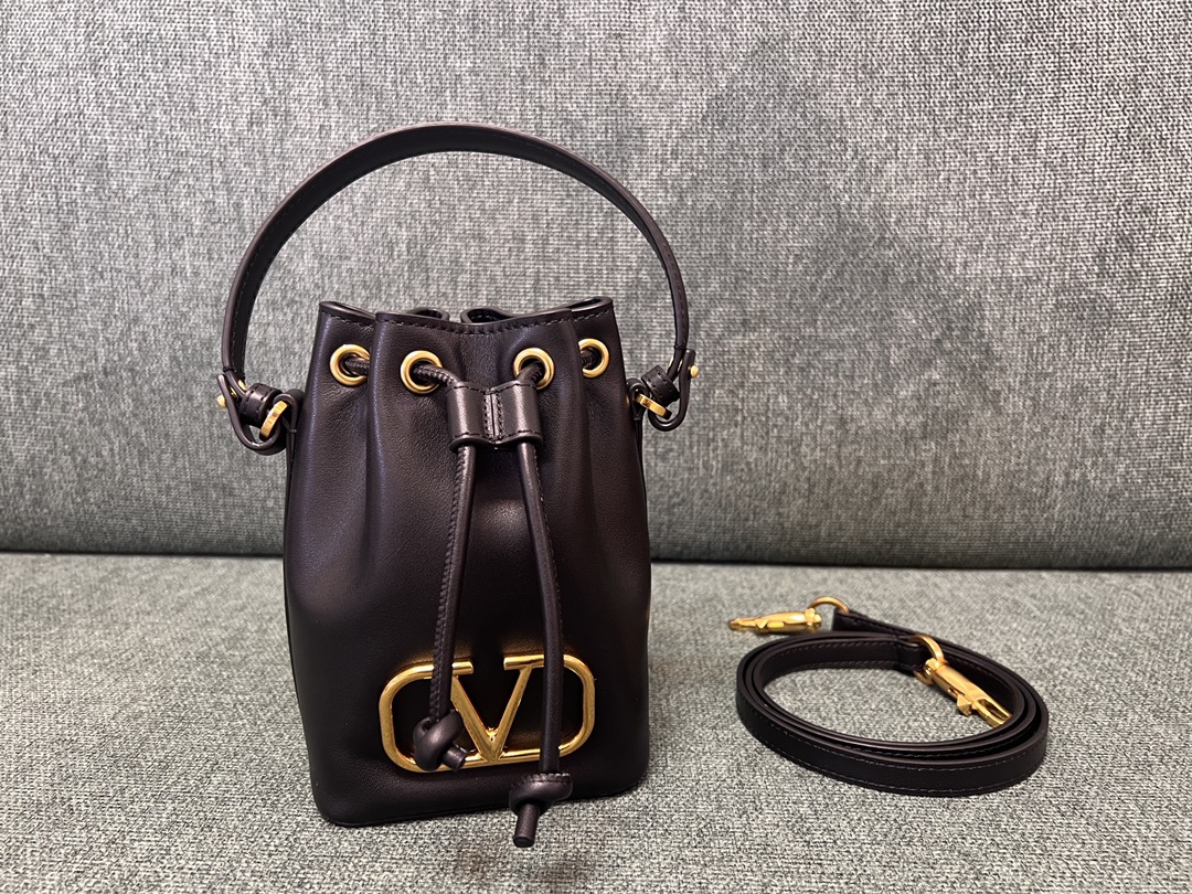 Valentino GARAVANIVLOGO SIGNATURE Bag-12*18*10CM