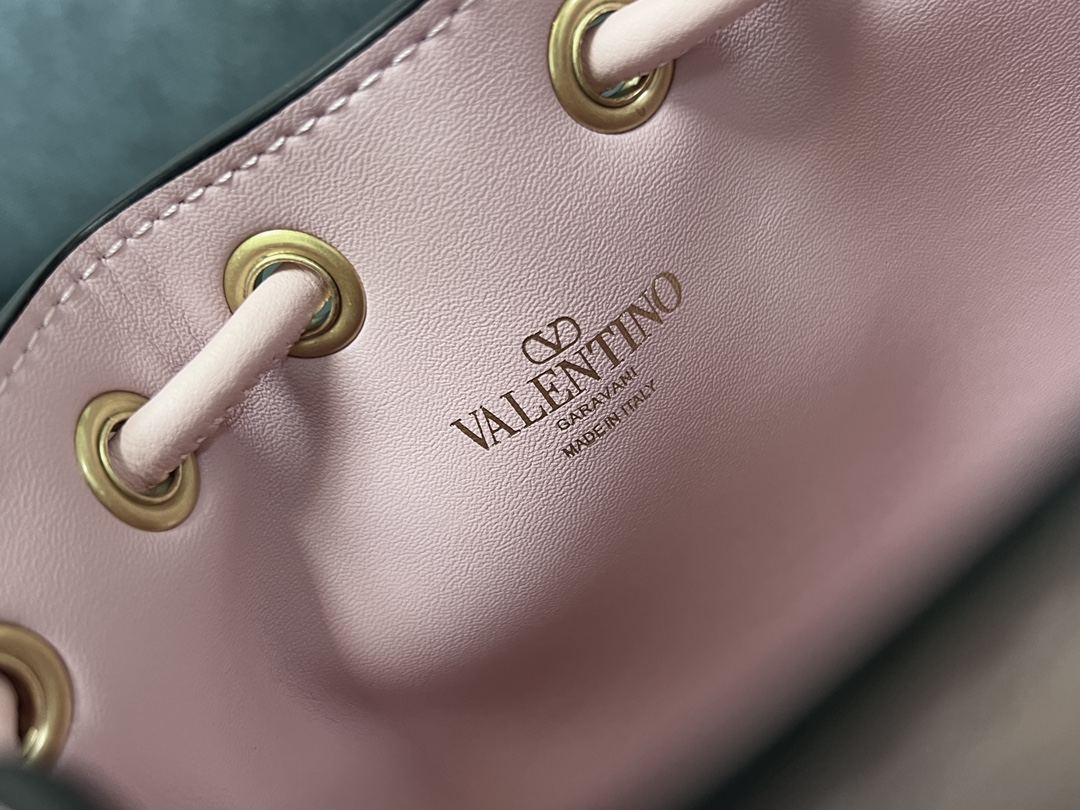 Valentino GARAVANIVLOGO SIGNATURE Bag-12*18*10CM