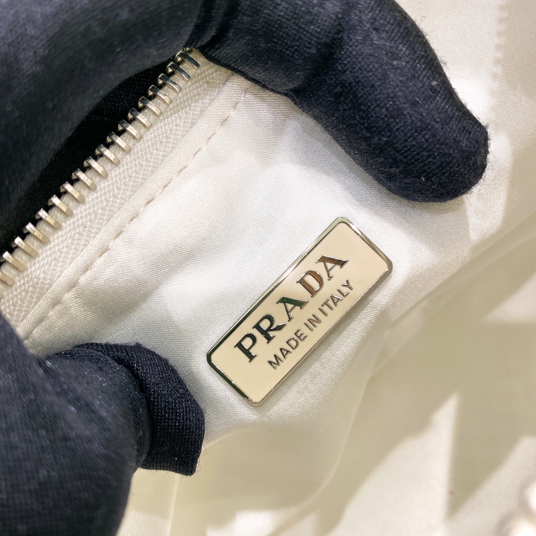 Pra*a re-edition bag-22*15*6.5cm