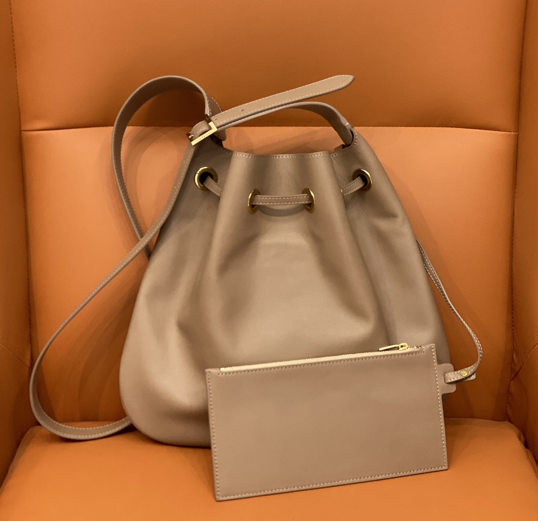 Y*L hobo bag-33×28×2.5cm