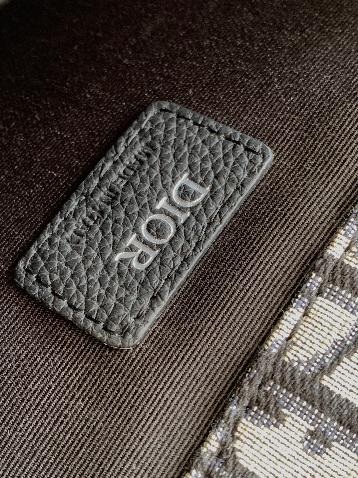 D*or gallop messenger bag-20.5 x 16 x 5cm