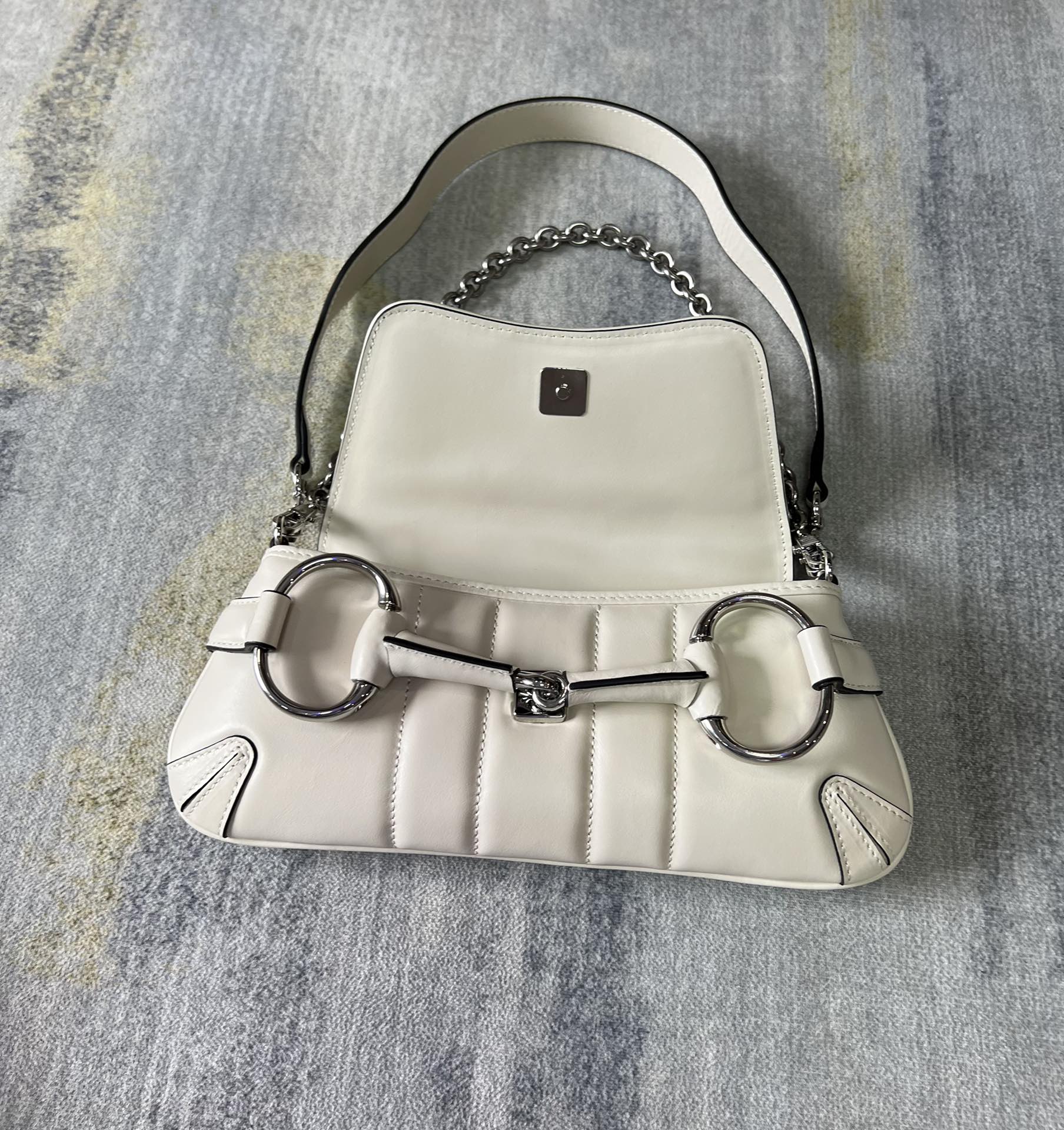 G*u*i horsebit chain 2023-27x11x5cm