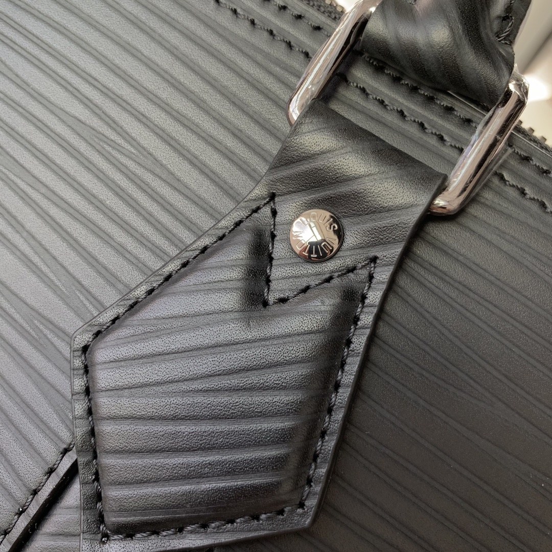 l0*is V*t0n alma travel bag-64 x 42 x 22cm