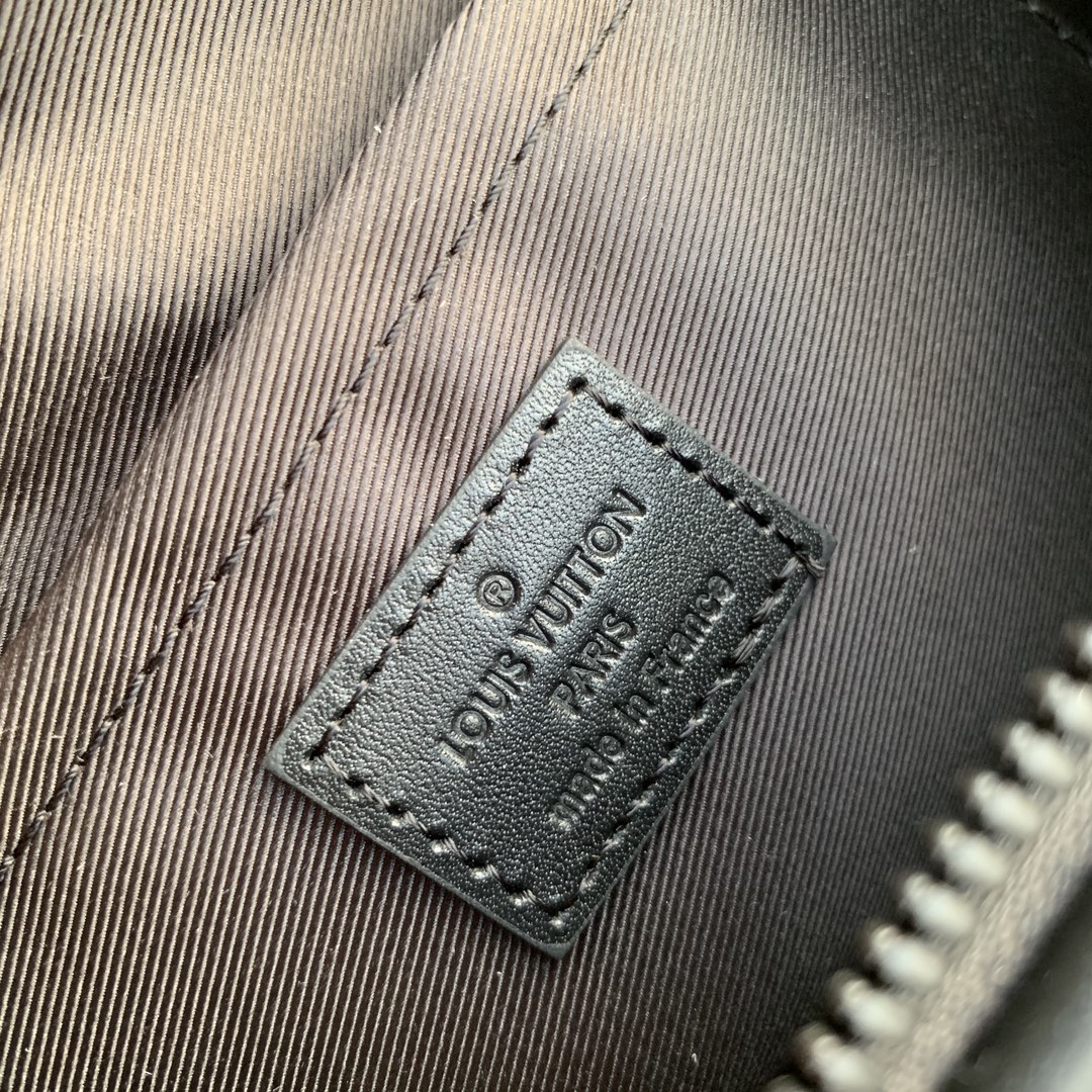 l0*is V*t0n moon crossbody bag-24.5 x 16 x 4.55cm