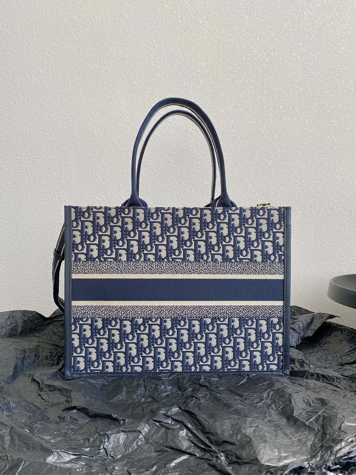 D*or small book tote-36.5cm