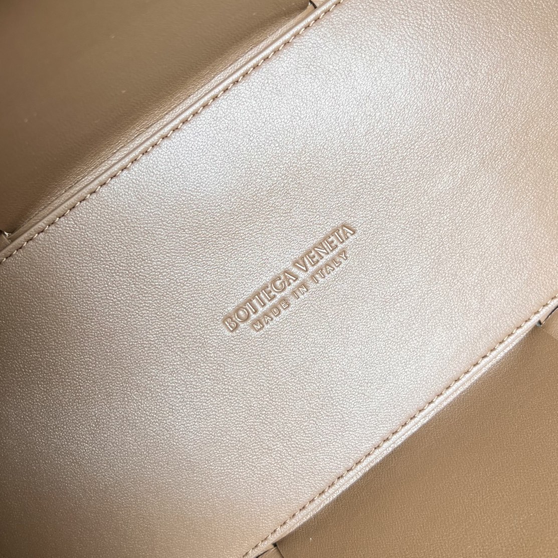 bo*te*ga Ve*ne*ta arco tote-30x20x11.5cm