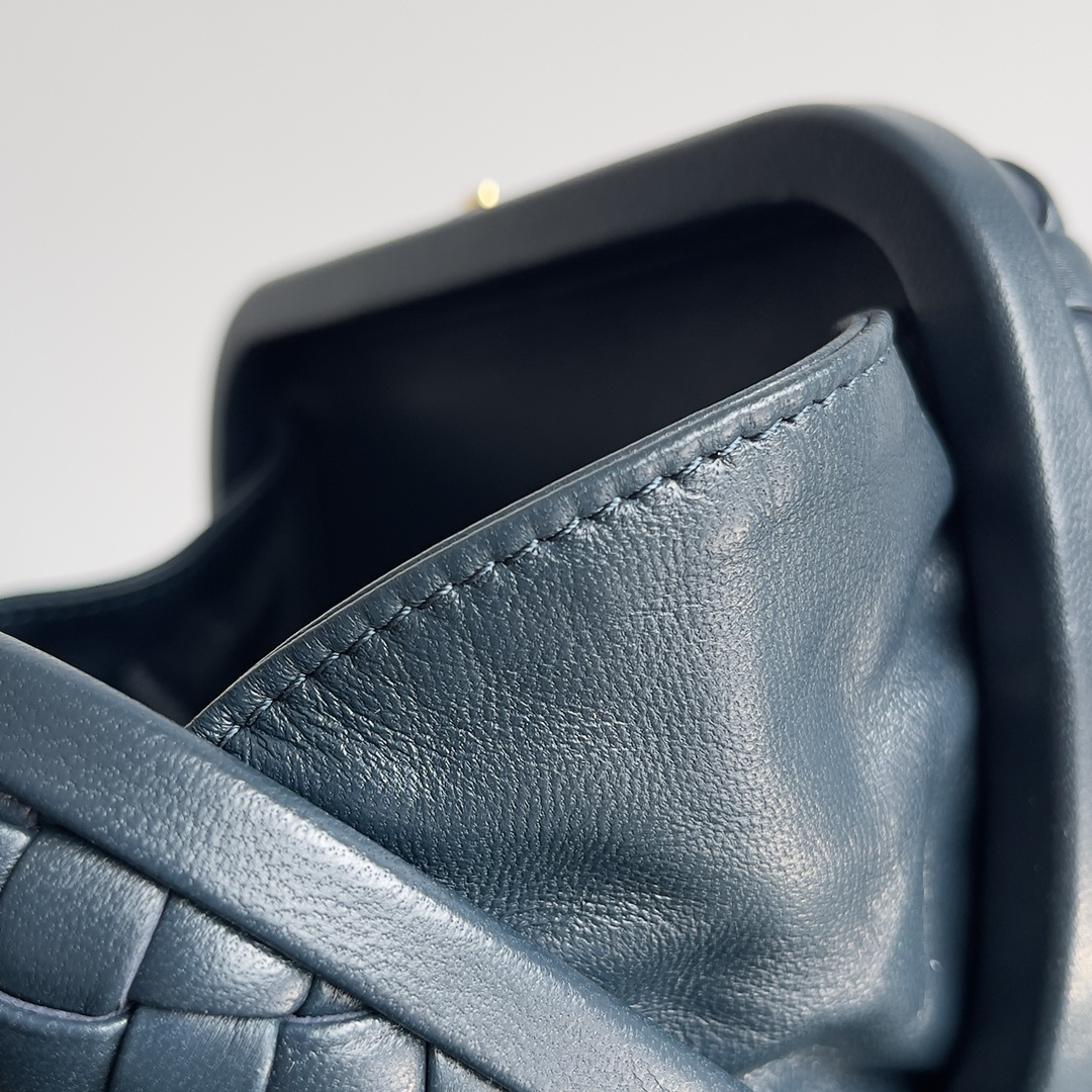 bo*te*ga Ve*ne*ta knot pouch-20.5*6*12.5cm