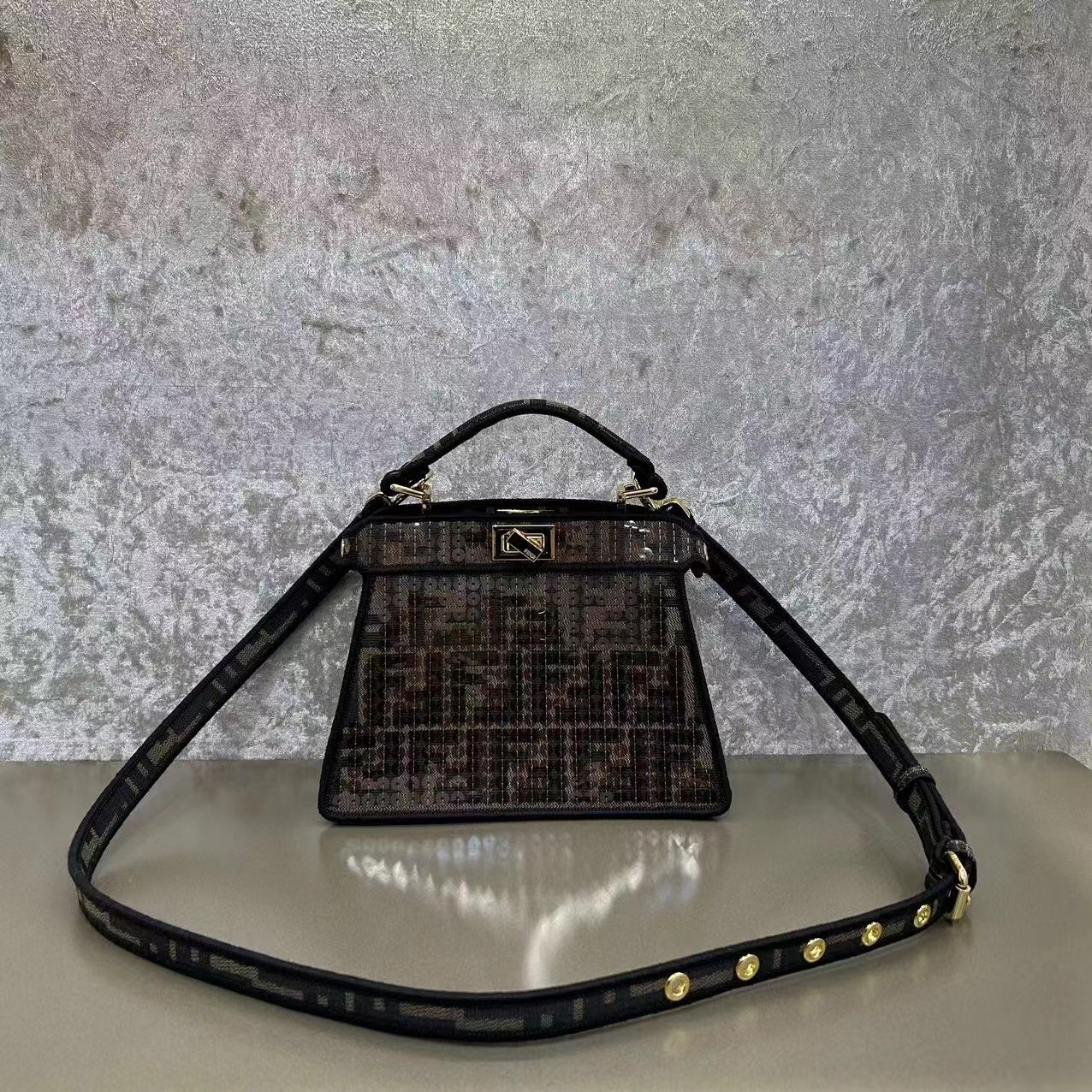 F**di peekaboo iseeu-20.5x11x14cm