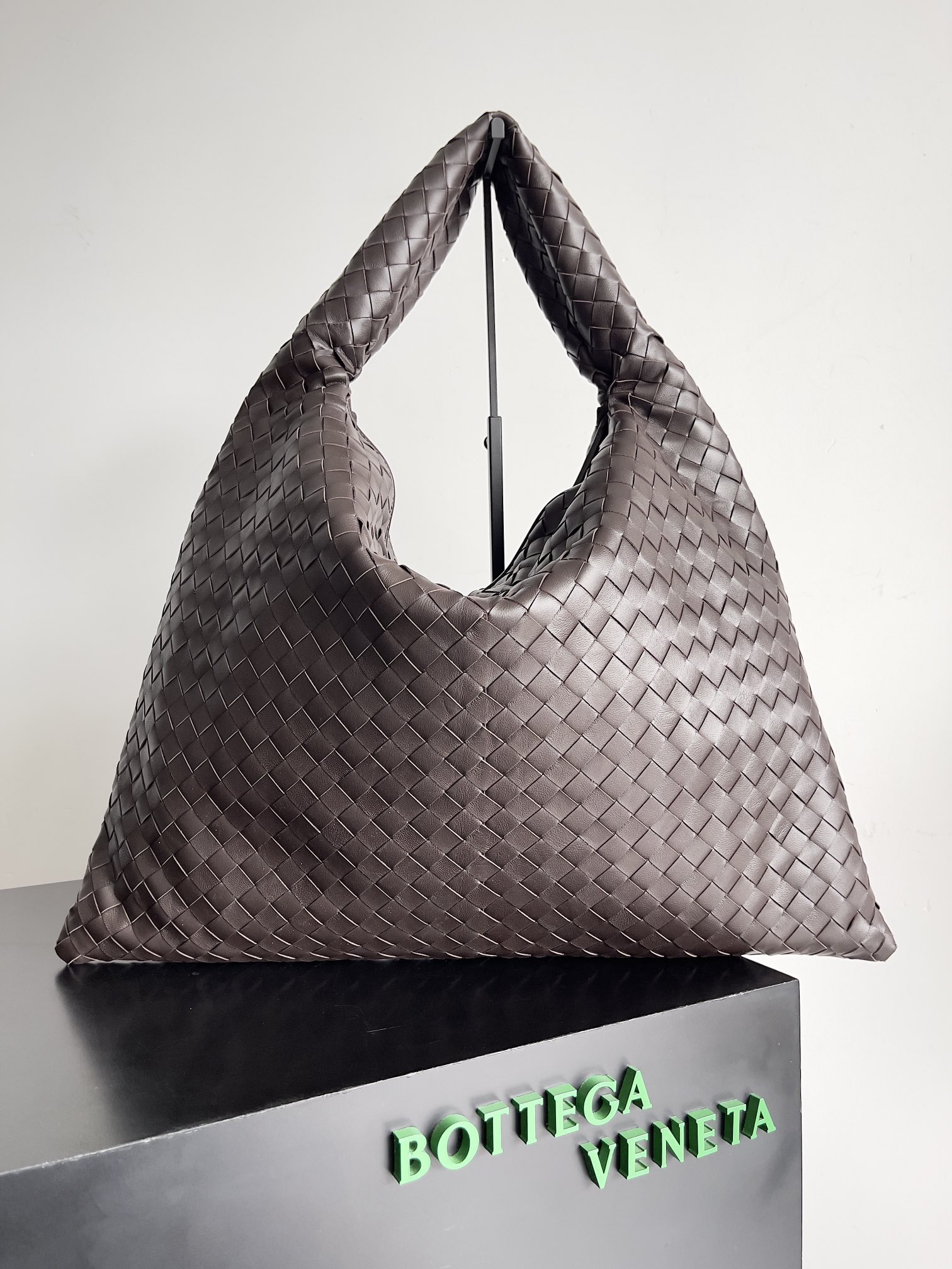 bo*te*ga Ve*ne*ta hop bag-53*24*13cm