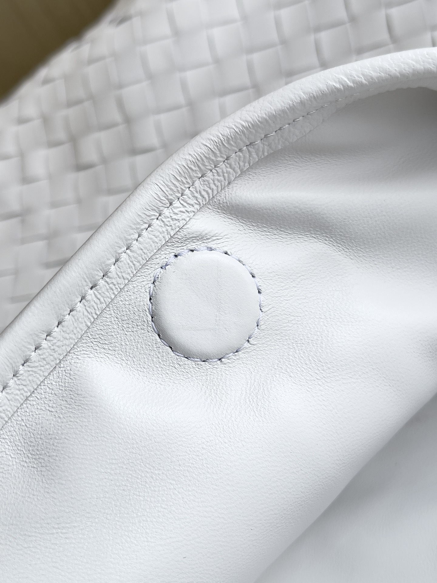 bo*te*ga Ve*ne*ta hop bag-53*24*13cm