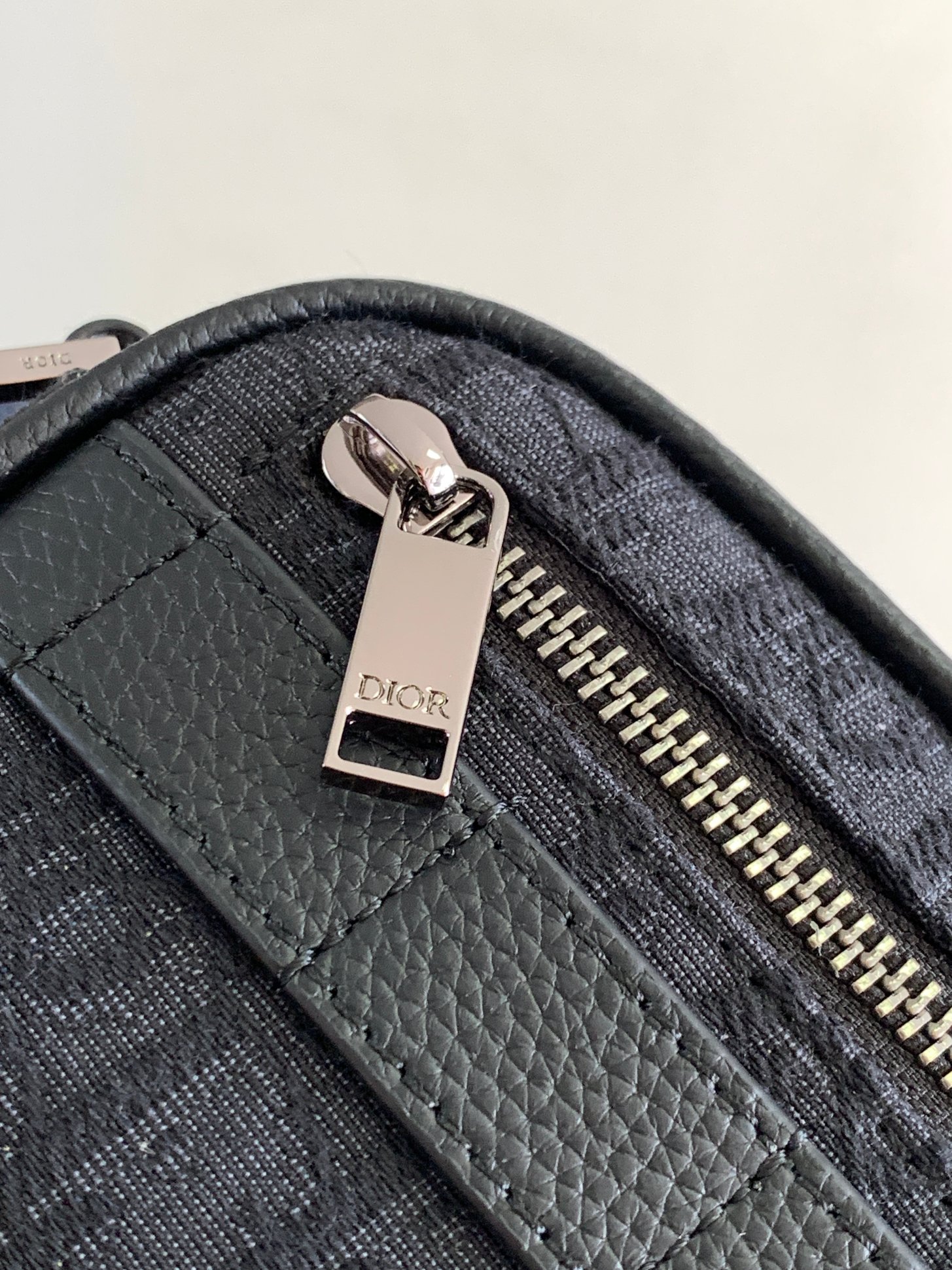 D*or safari messenger bag-17 x 12.5 x 4cm