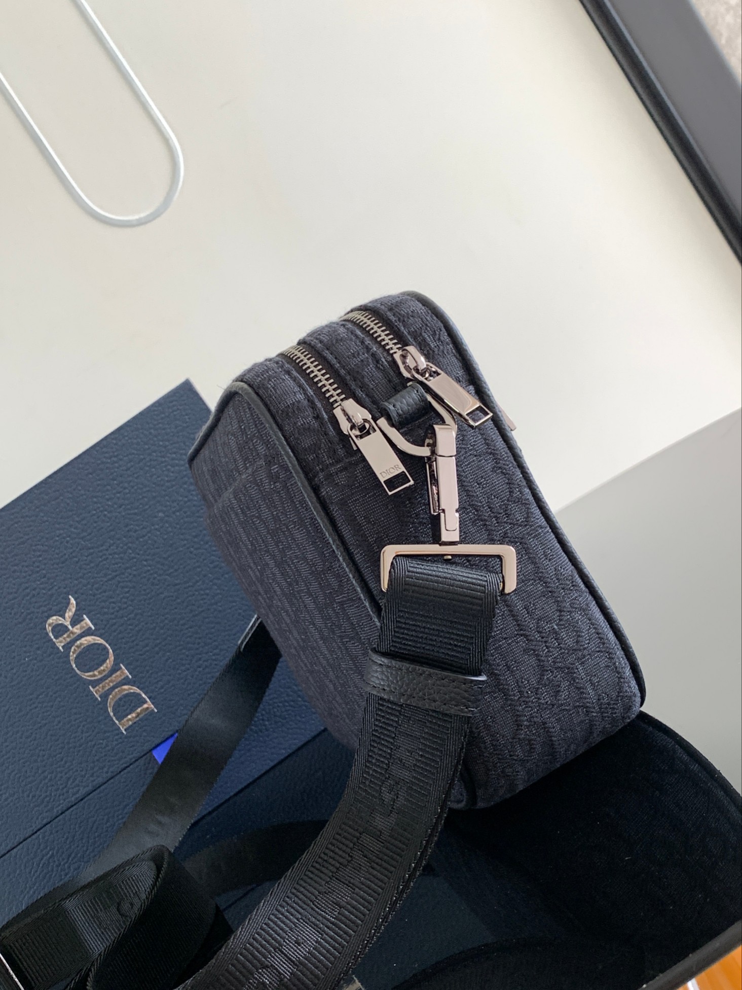 D*or safari messenger bag-26 x 17 x 7cm