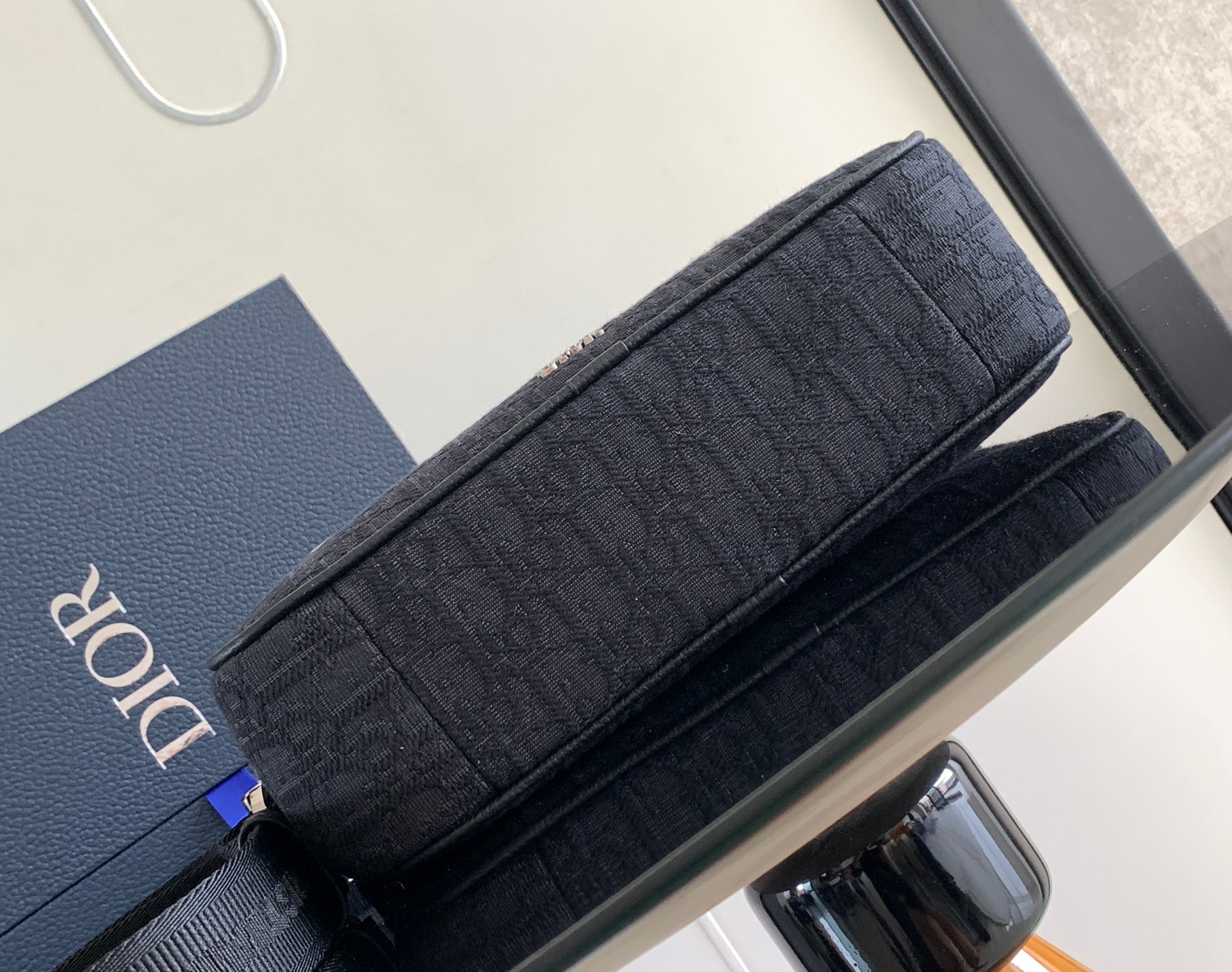 D*or safari messenger bag-26 x 17 x 7cm