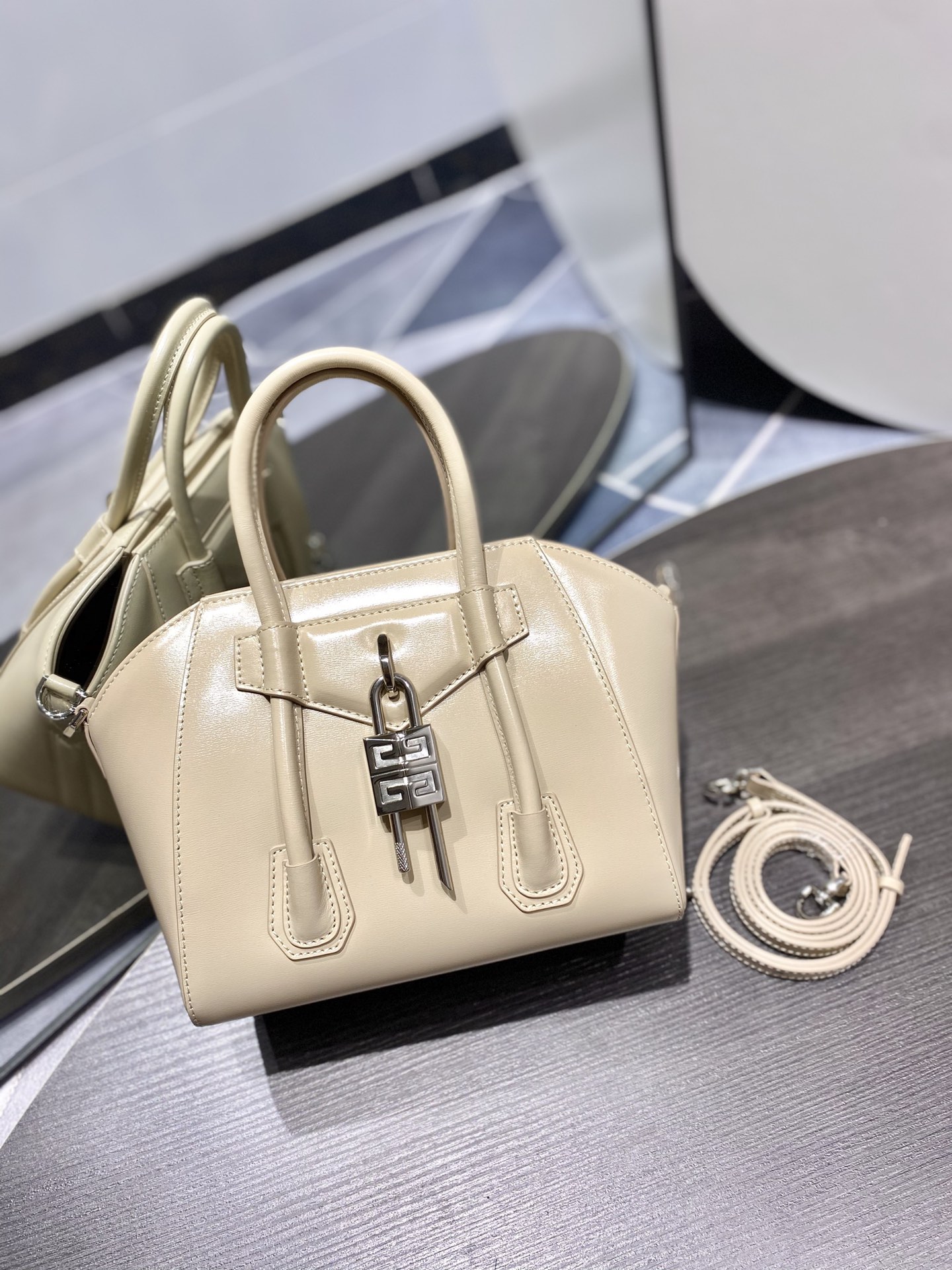 Givenchy Antigona Tote-22*20*13CM