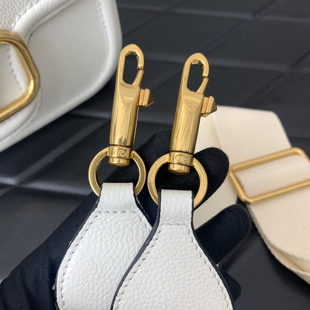 Valentino Garavani Allnite Bag-23.5✖️18✖️8CM