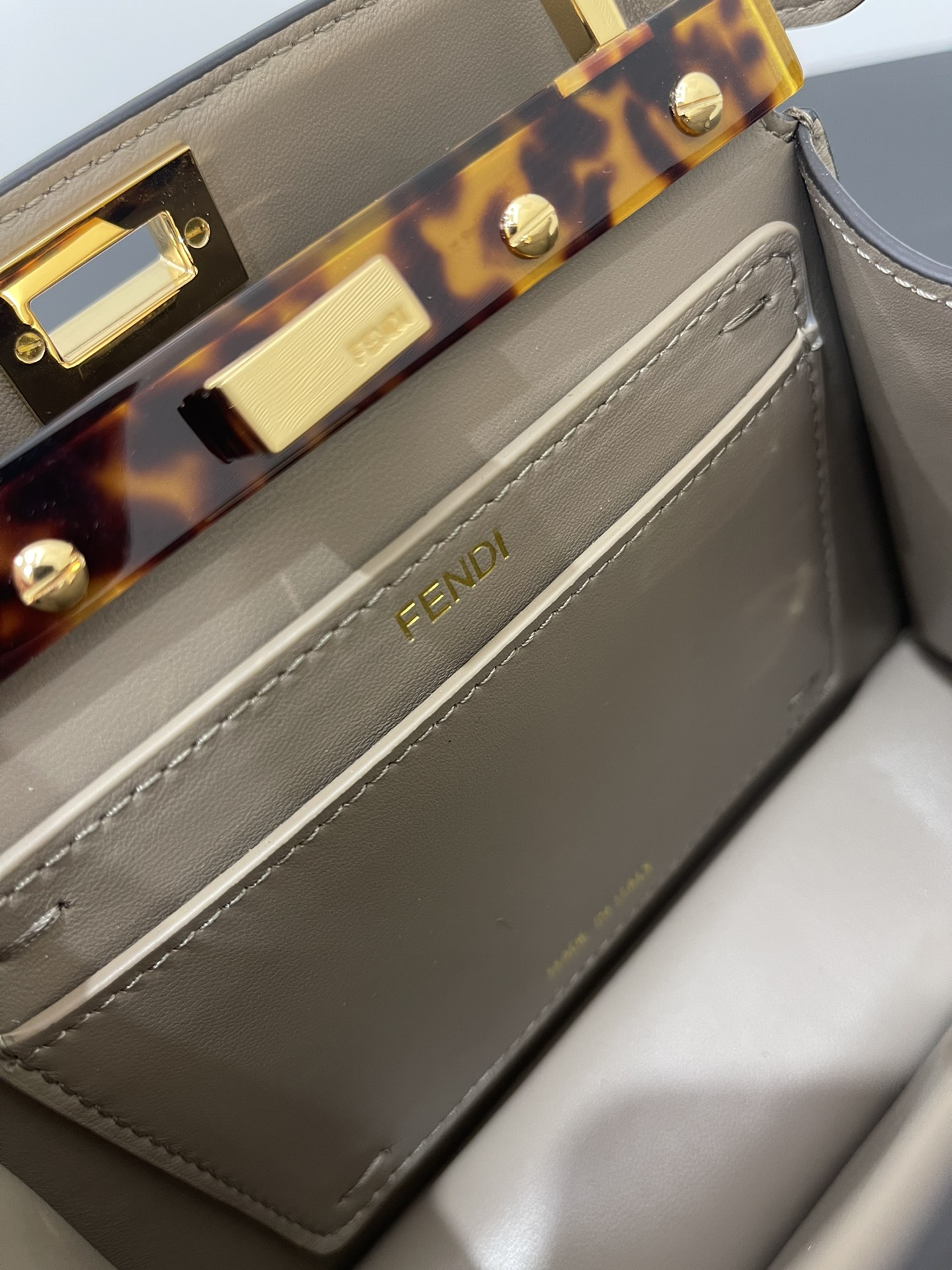 F**di peekaboo iseeu bag-20x11x15cm