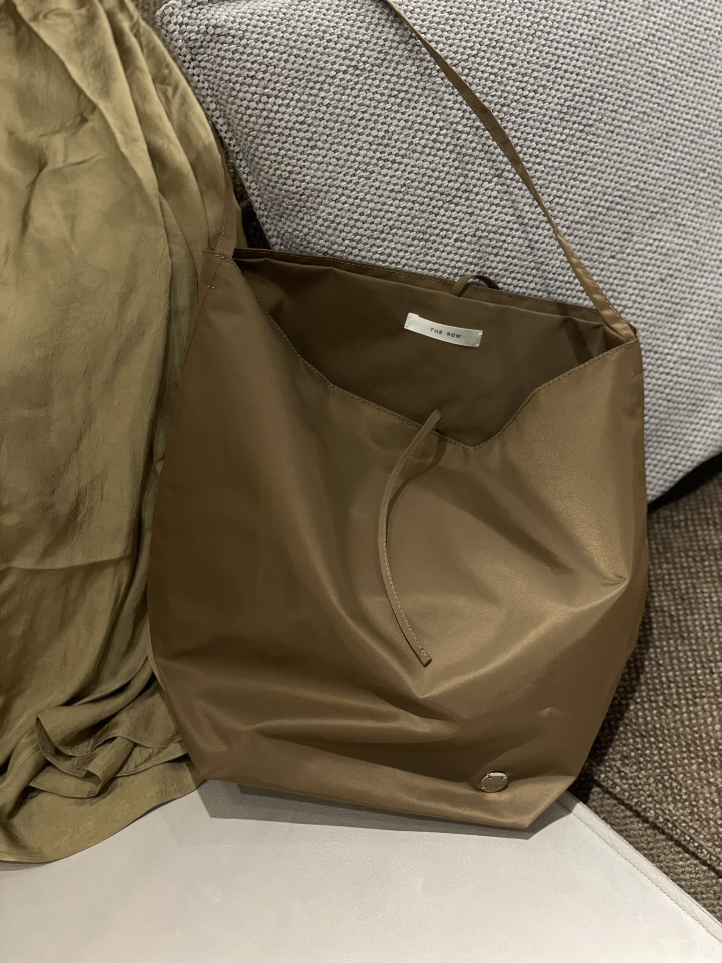 The R0w nylon tote