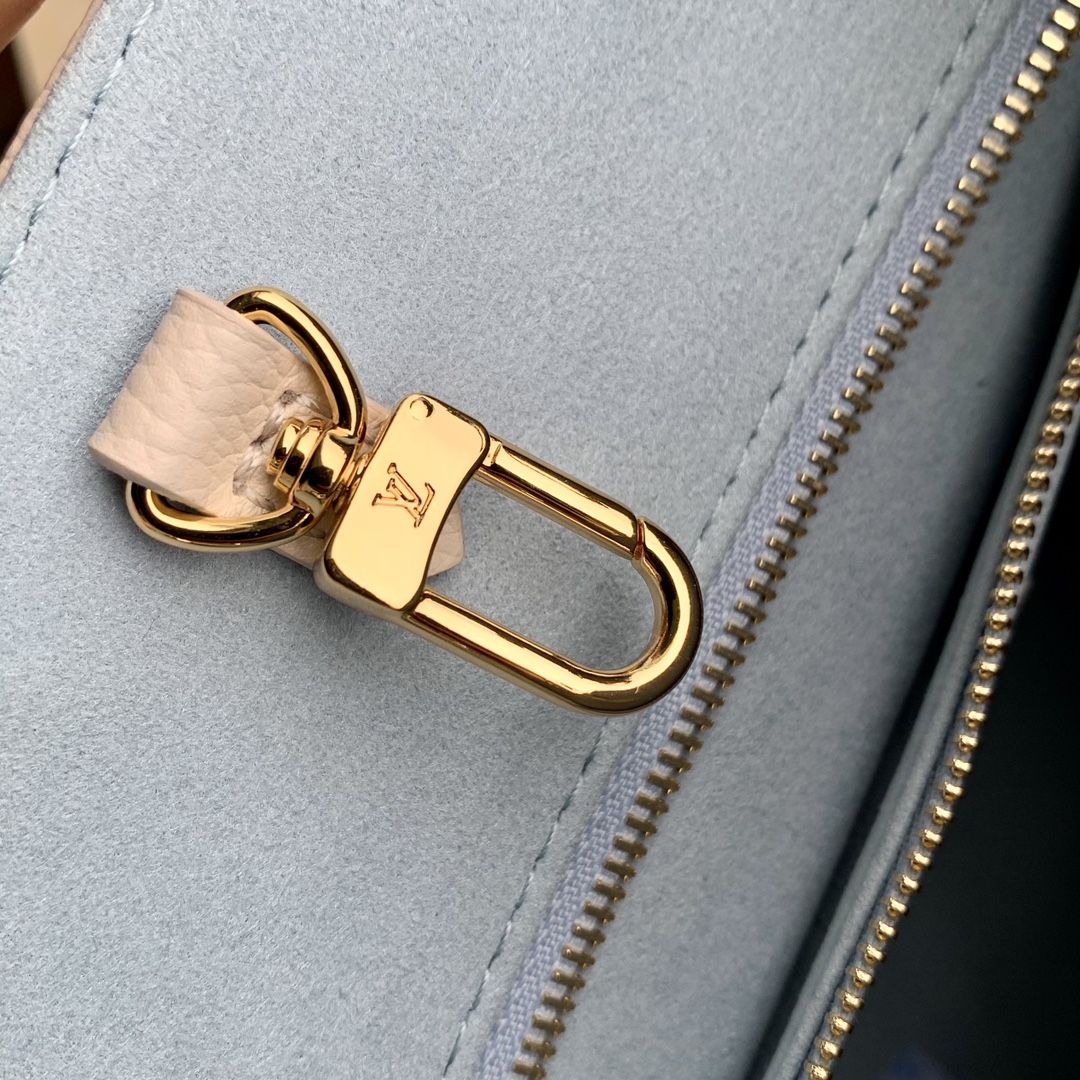 l0*is V*t0n onthego handbag-25*19*11.5 cm