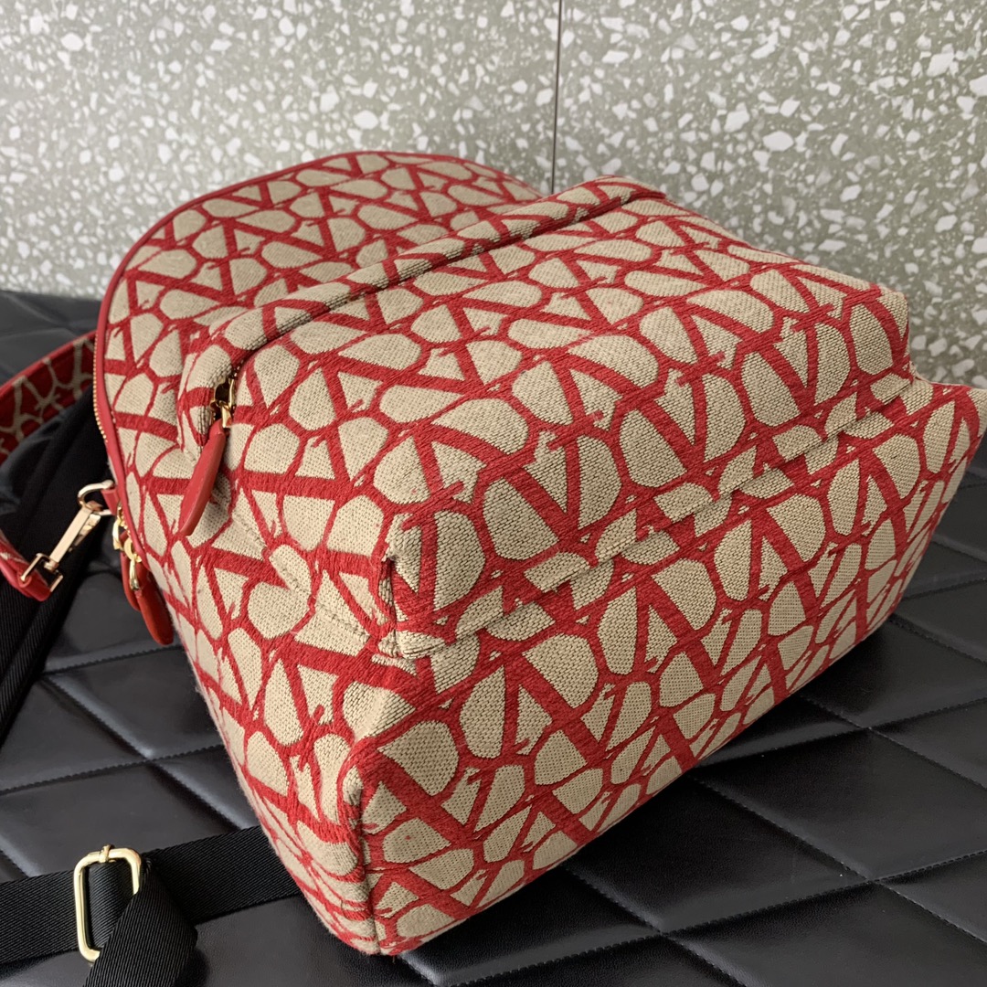 Valentino Garavani La Troisieme Toile lconographe Bakcpack-30*42*33CM