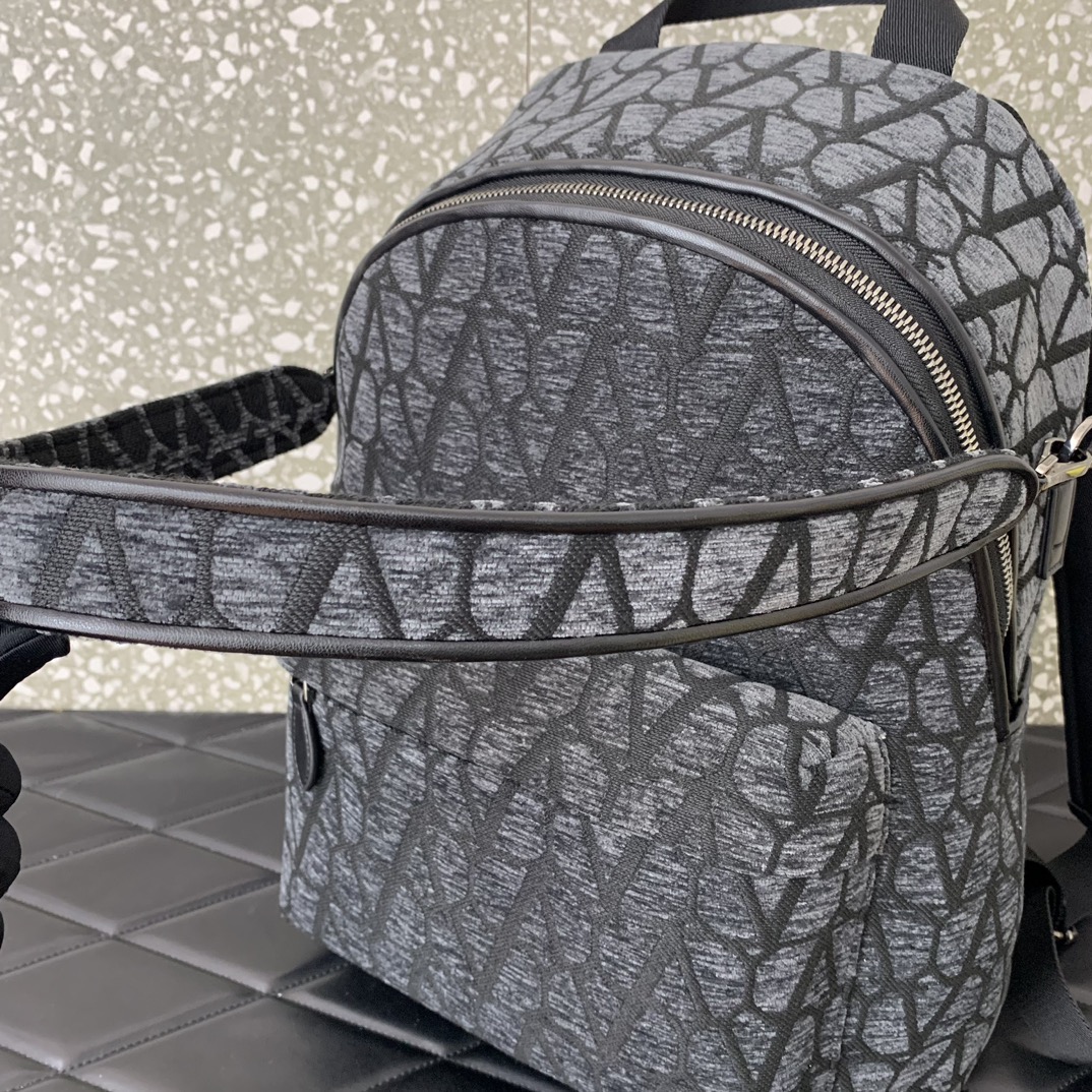 Valentino Garavani La Troisieme Toile lconographe Bakcpack-30*42*33CM