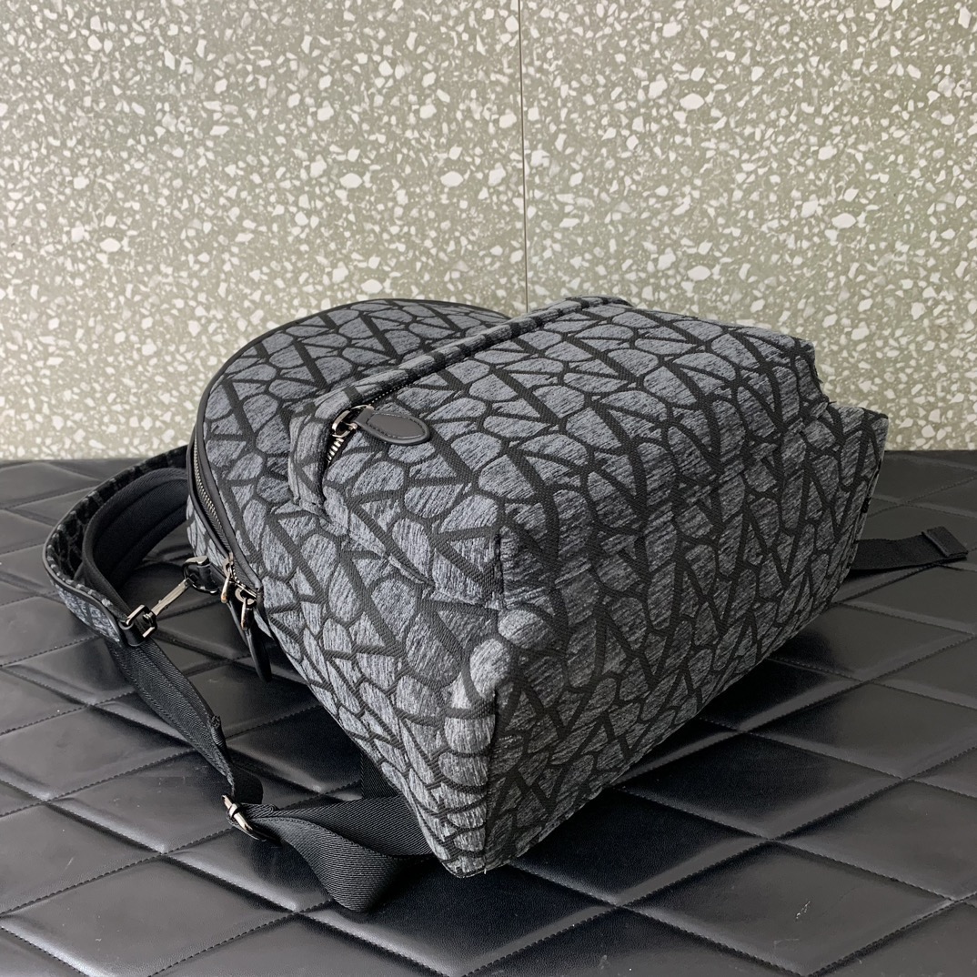 Valentino Garavani La Troisieme Toile lconographe Bakcpack-30*42*33CM