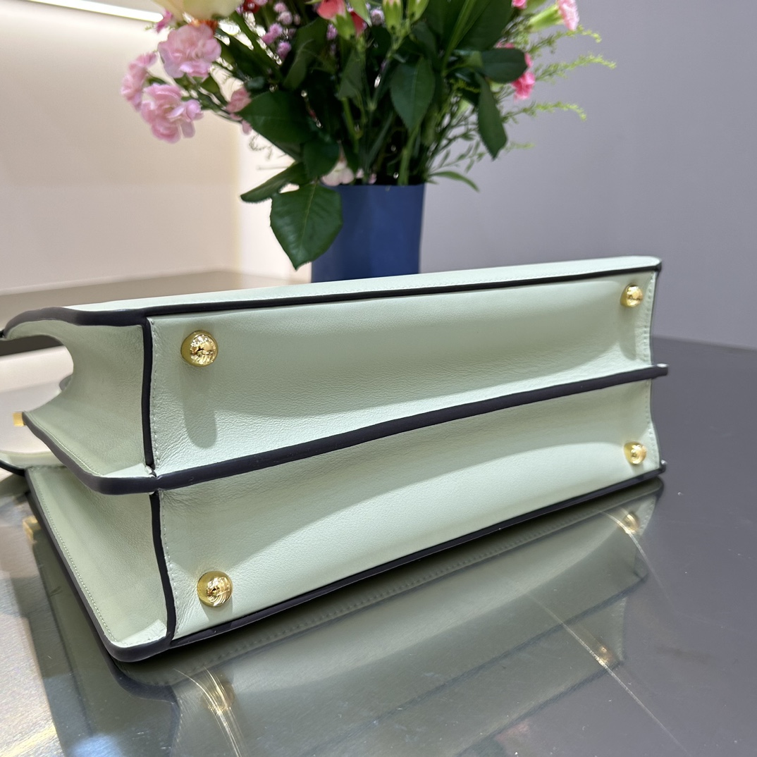 F**di peekaboo iseeu bag-33x25x13cm