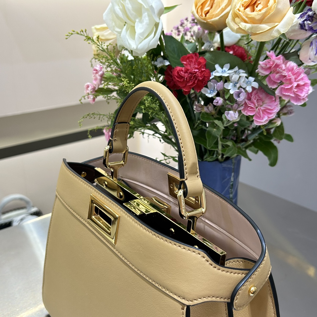 F**di peekaboo iseeu bag-33x25x13cm