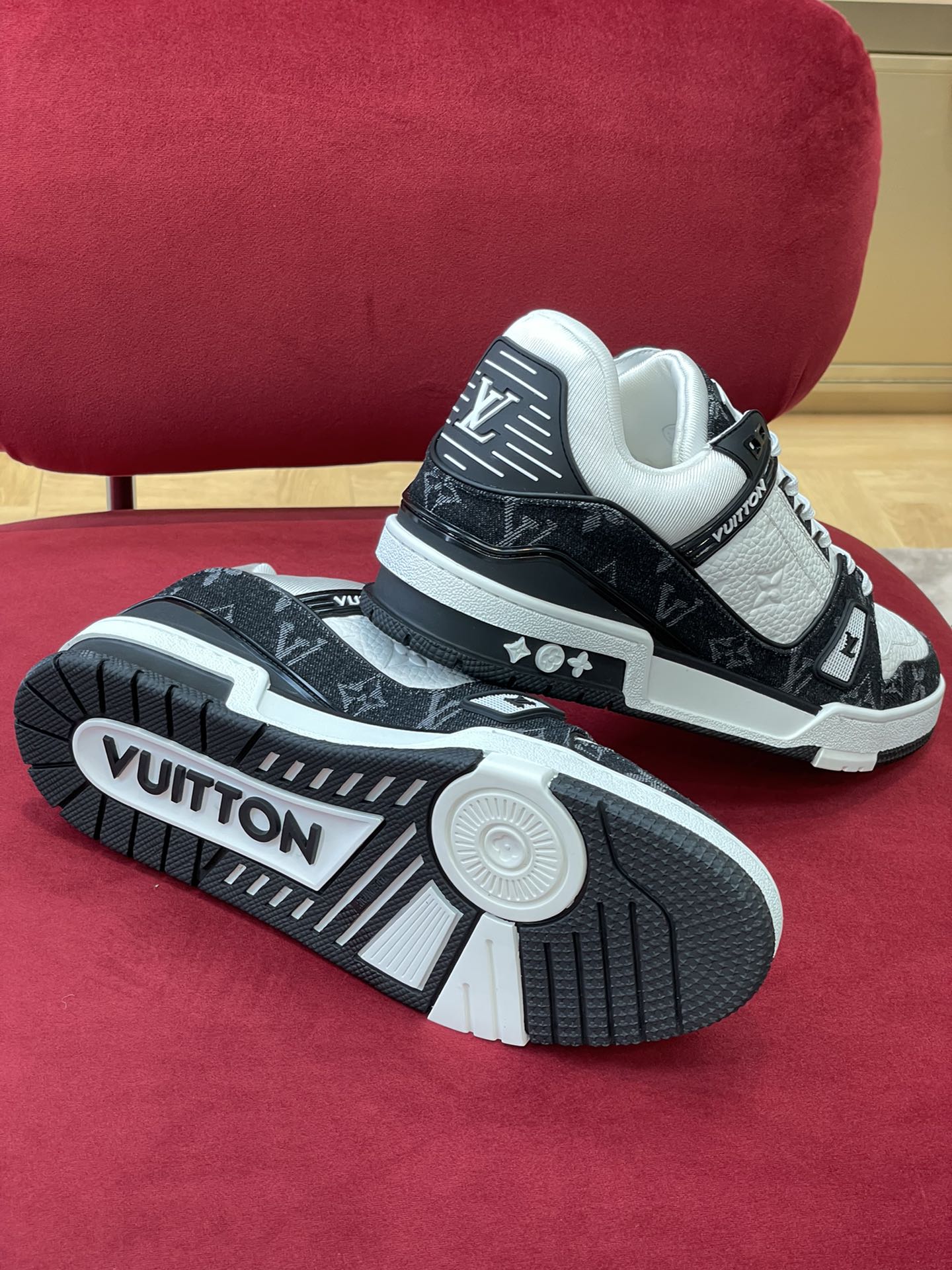 l0*is V*t0n trainer2(eu35-45)