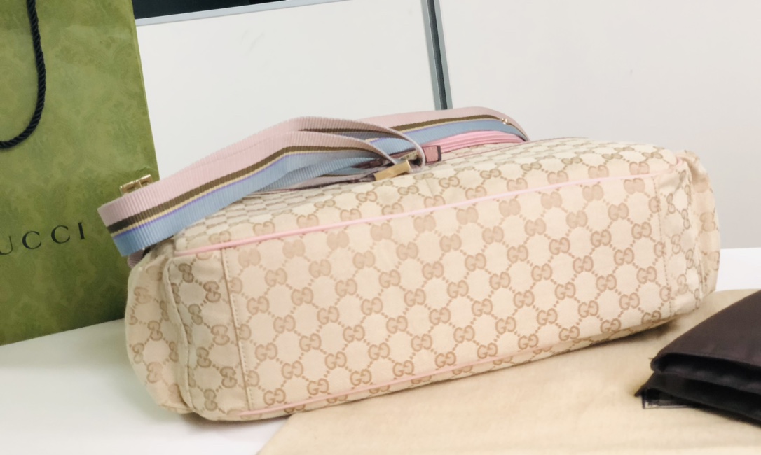 G*u*i messenger bag-38*30*13cm