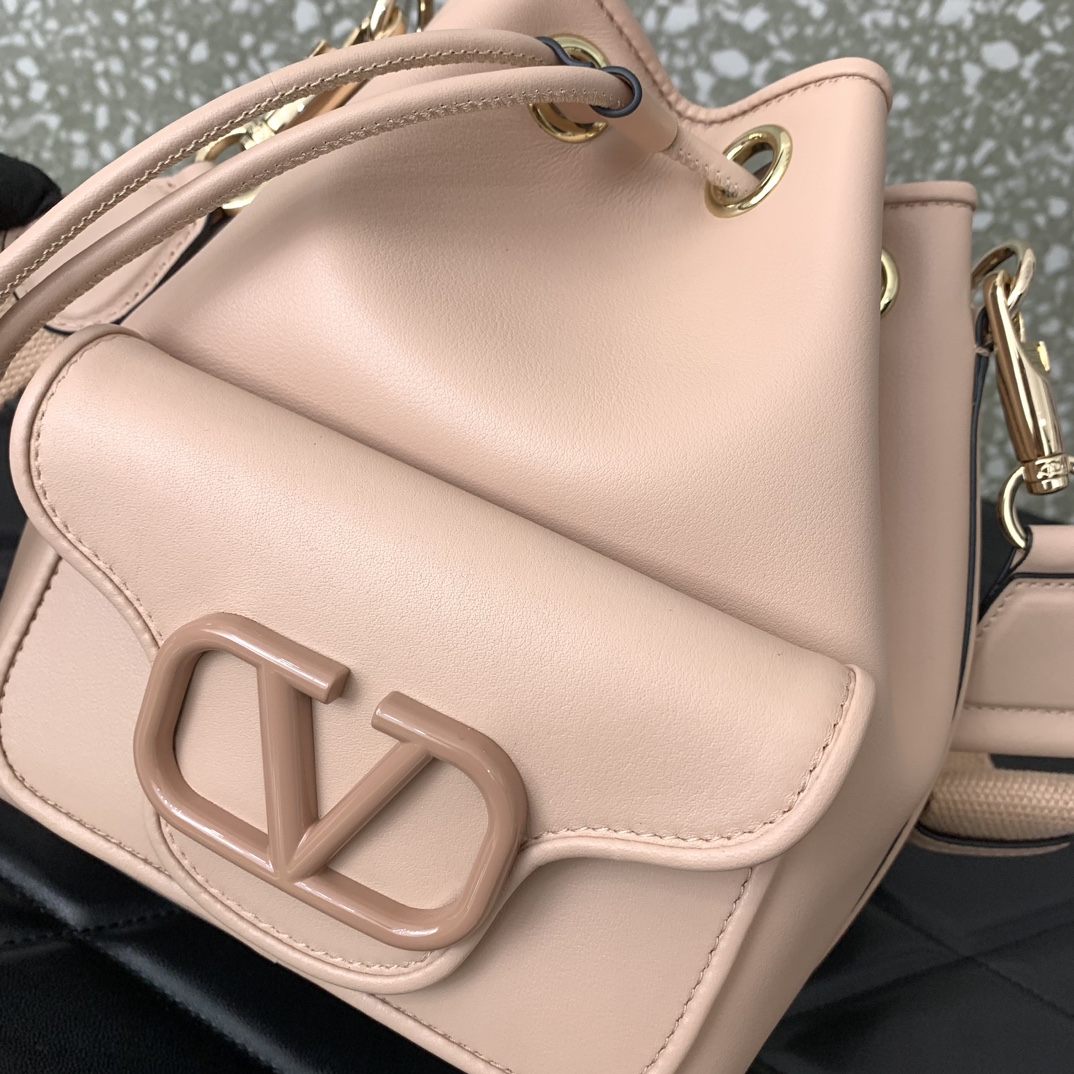 Valentino Alentino Garavani Loco Bag-16*19*11CM