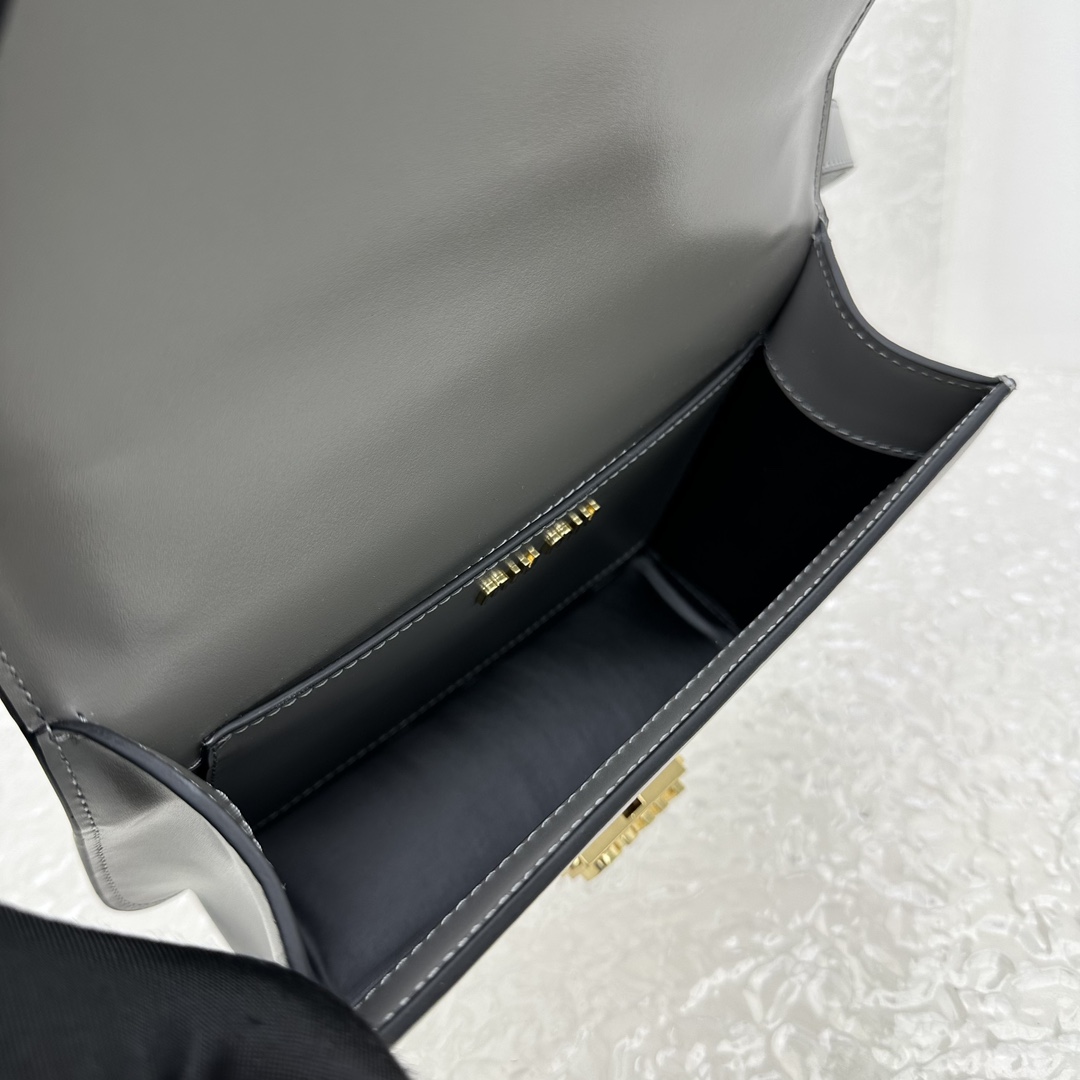 M*um*u box bag-20*13.5*5.5cm