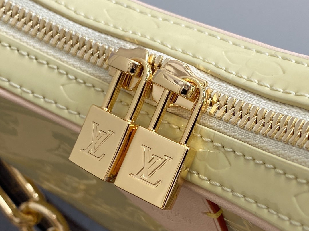 l0*is V*t0n croissant m24021-21 x 13 x 7cm