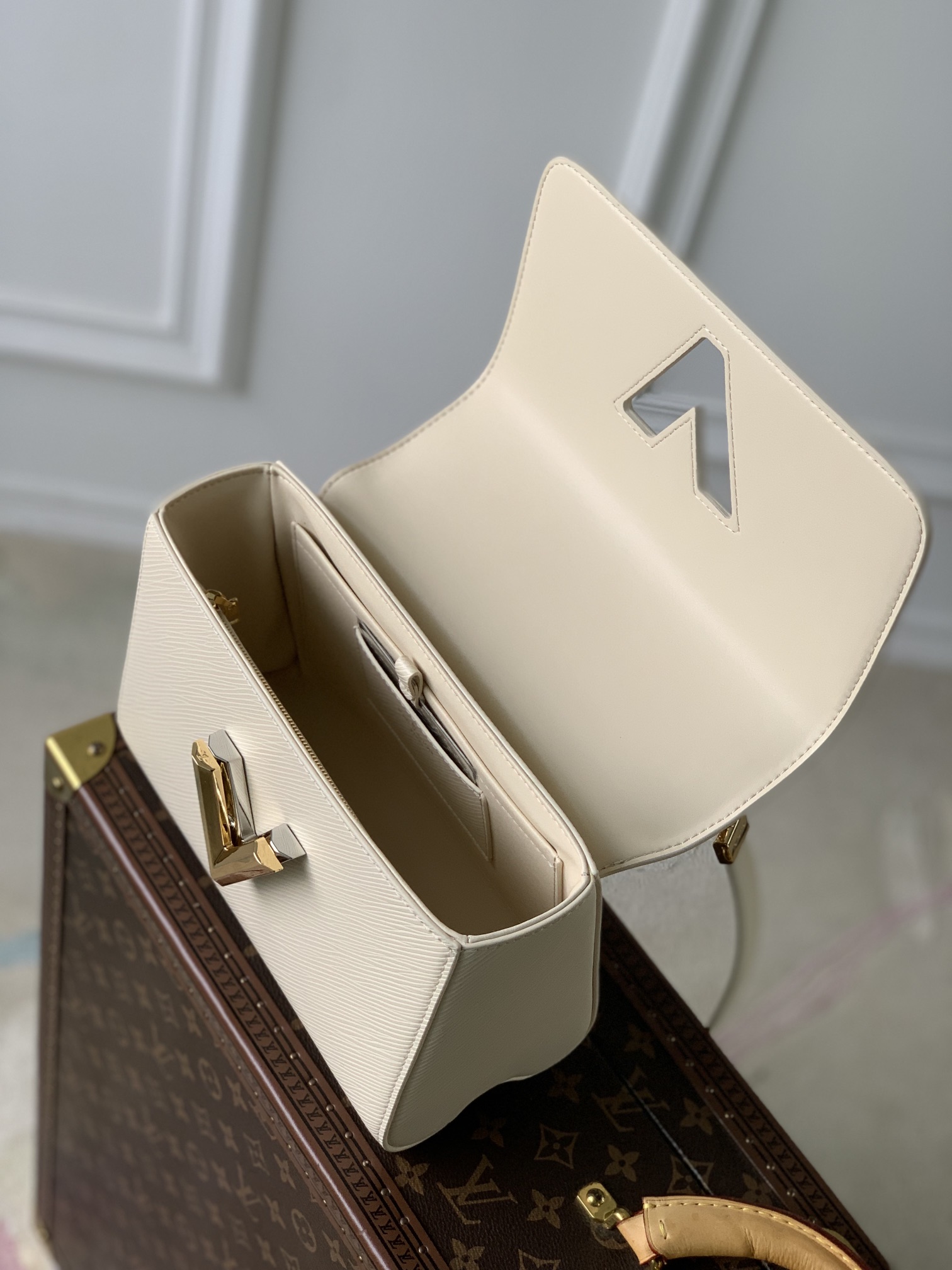 l0*is V*t0n twist mm-23*18*8cm