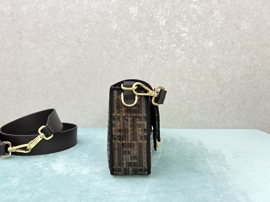 F**di baguette bag-26x14x4cm