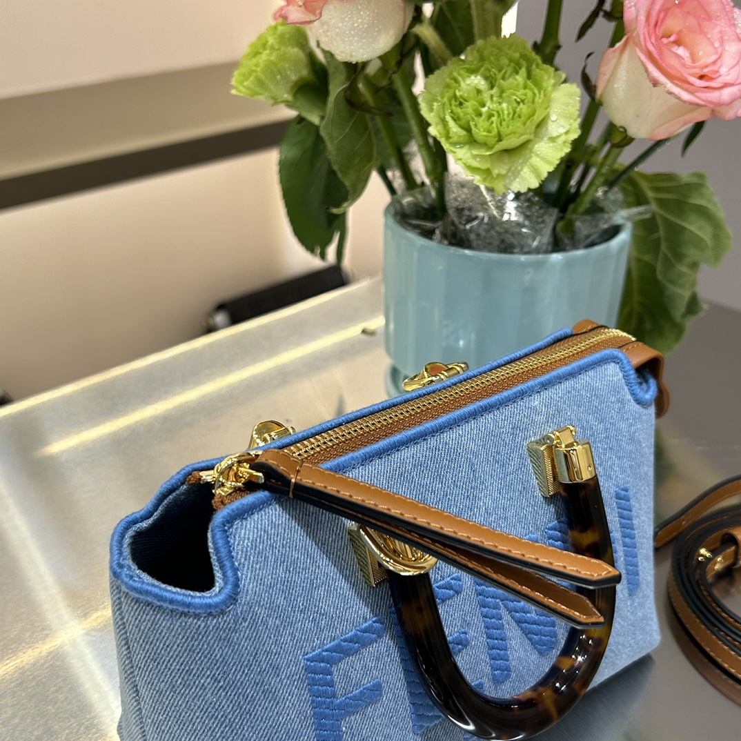 F**di mini bythe way bag-17x18x8cm