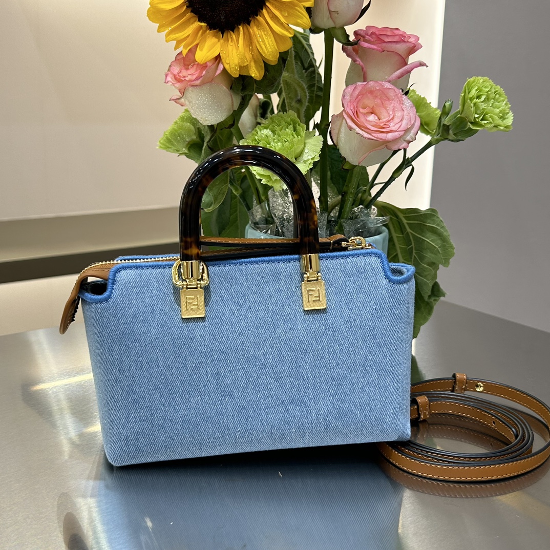 F**di mini bythe way bag-17x18x8cm