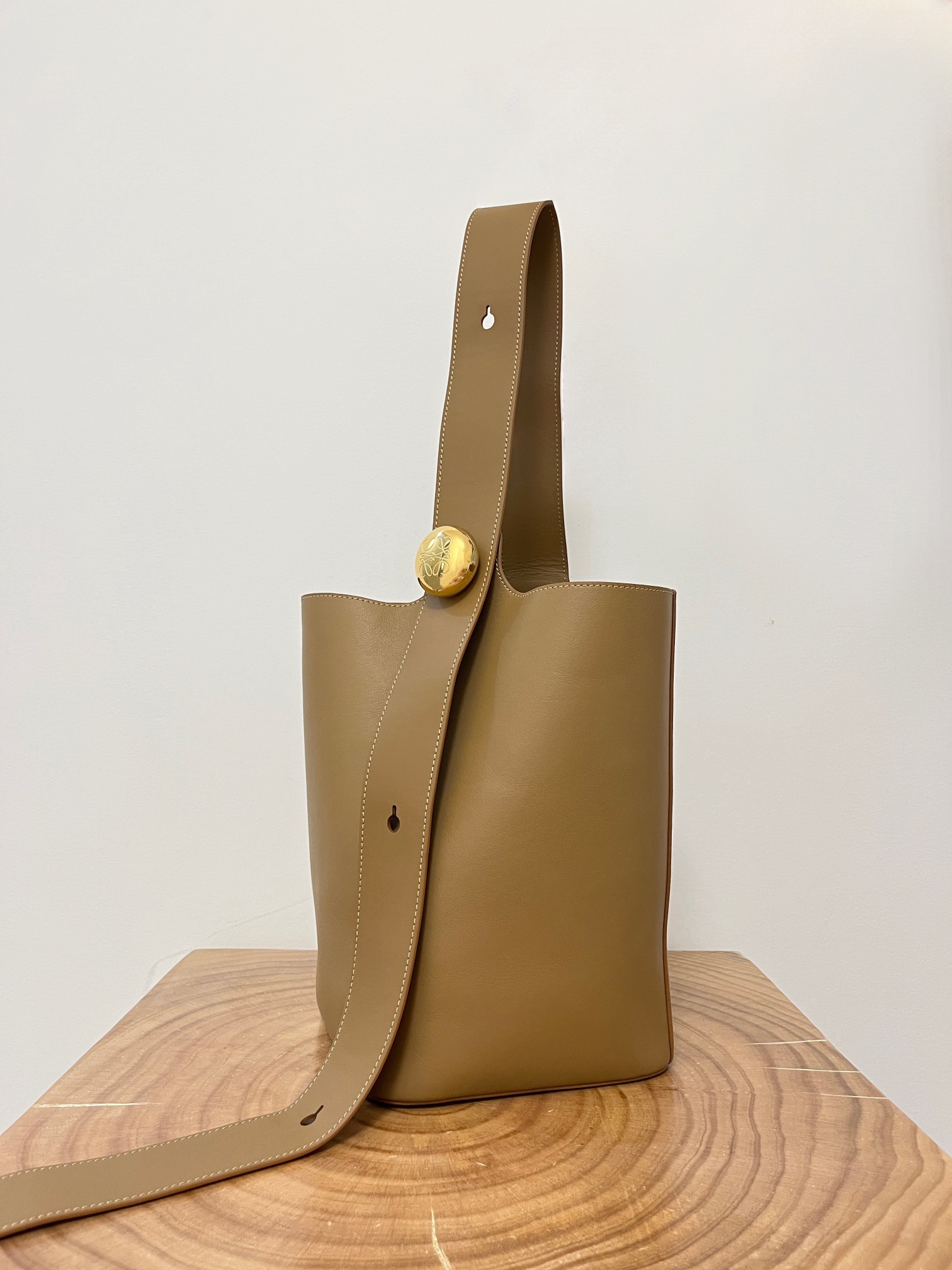 L0ew* pebble bucket bag-28*24*23cm